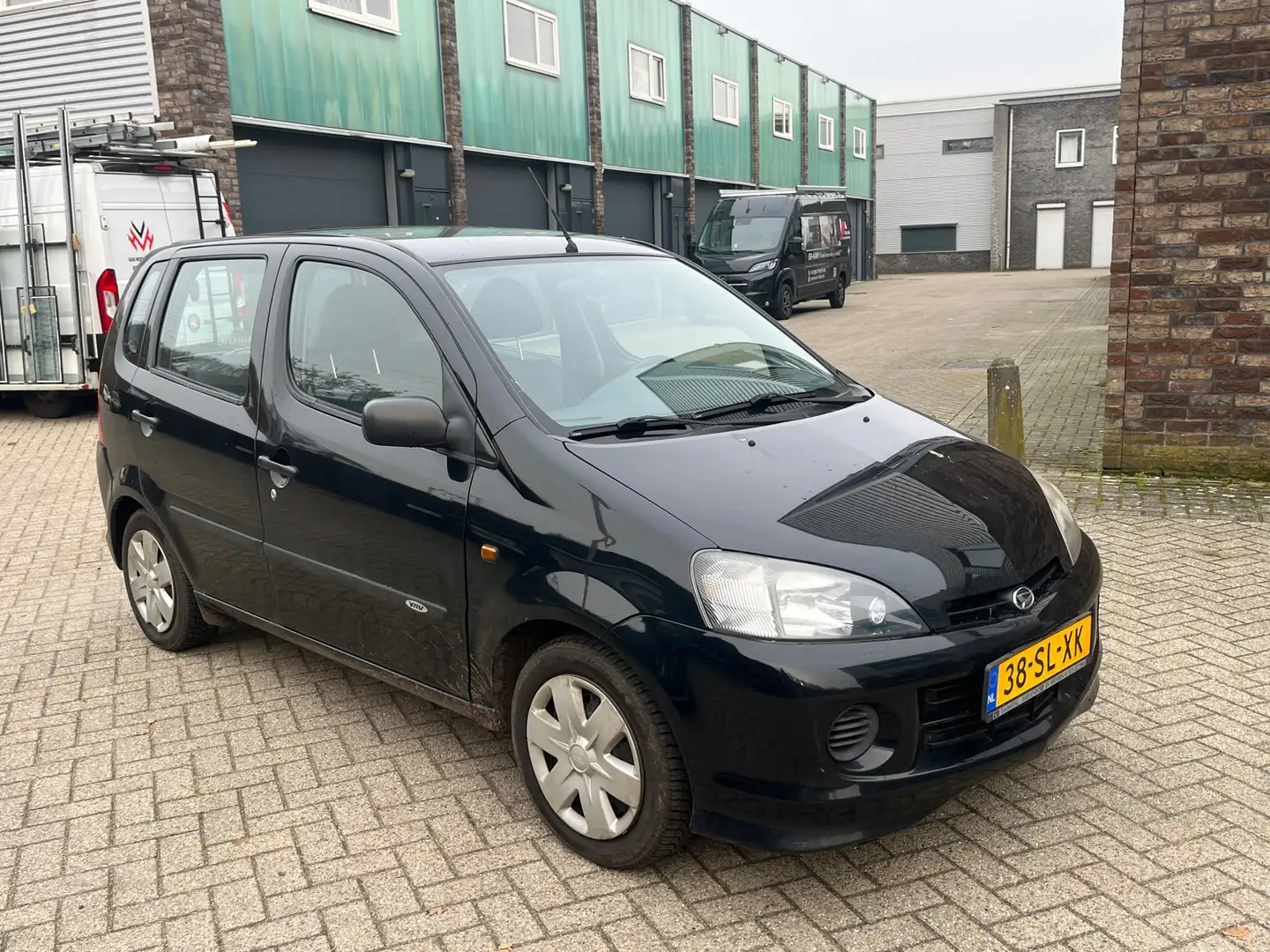 Daihatsu YRV 1.3-16V XTi benzine 108.xxx KM NAP Schwarz - 2