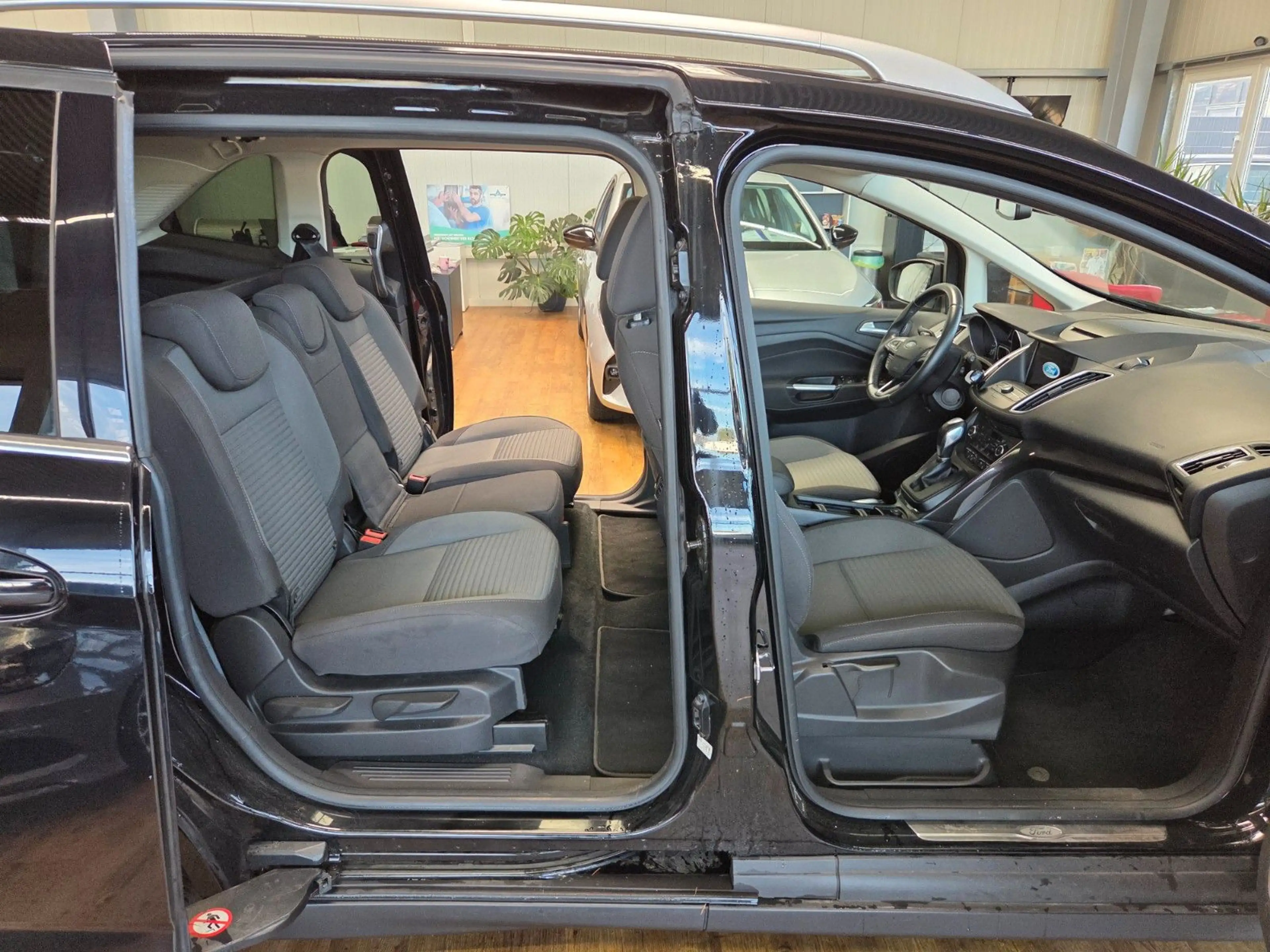 Ford Grand C-Max Grand C-MAX Titanium 7Sitze — photo 11