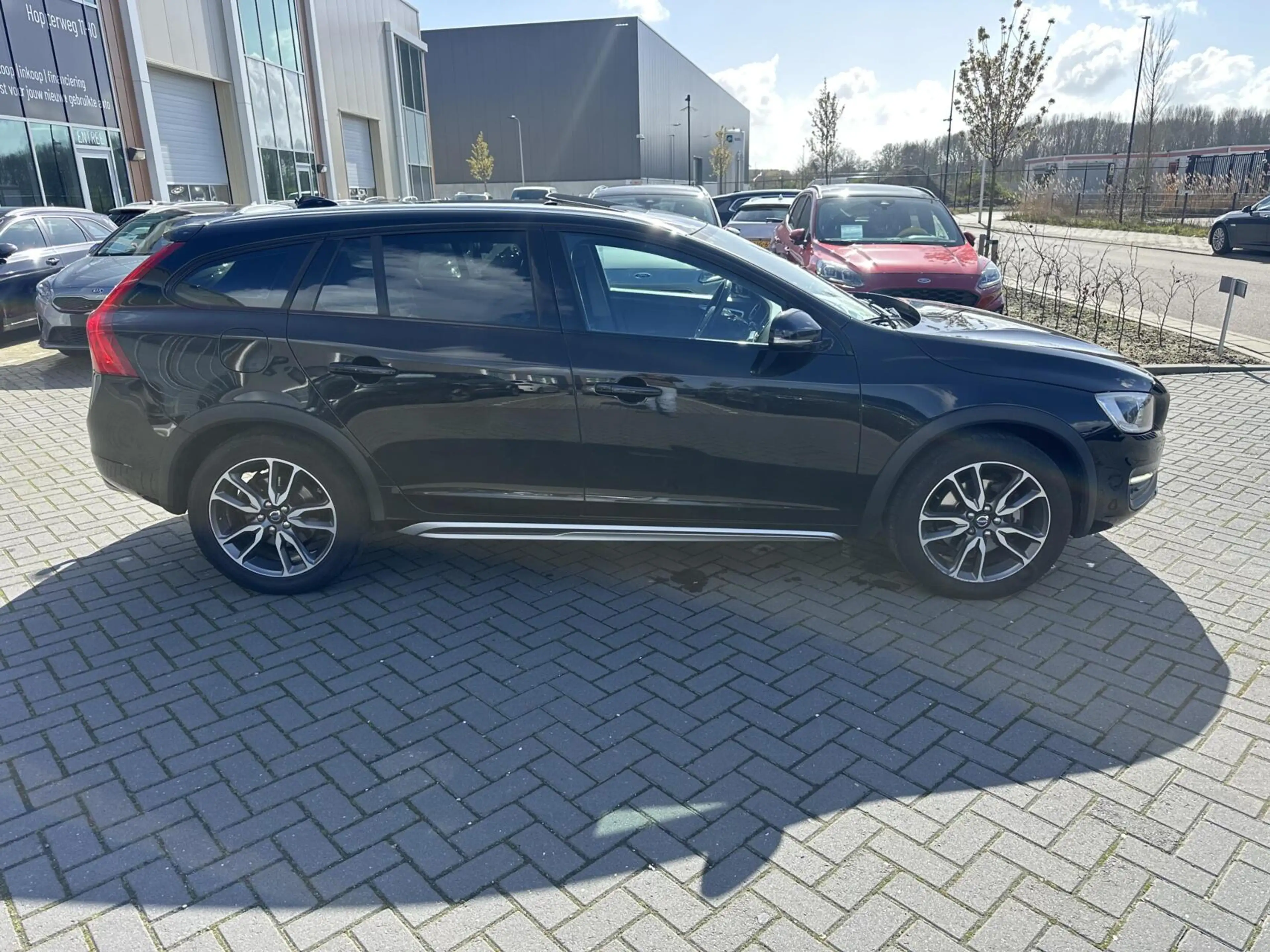 Volvo V60 Cross Country 2.0 D3 Summum SCHUIFDAK LEER ELEK STOELEN — photo 14