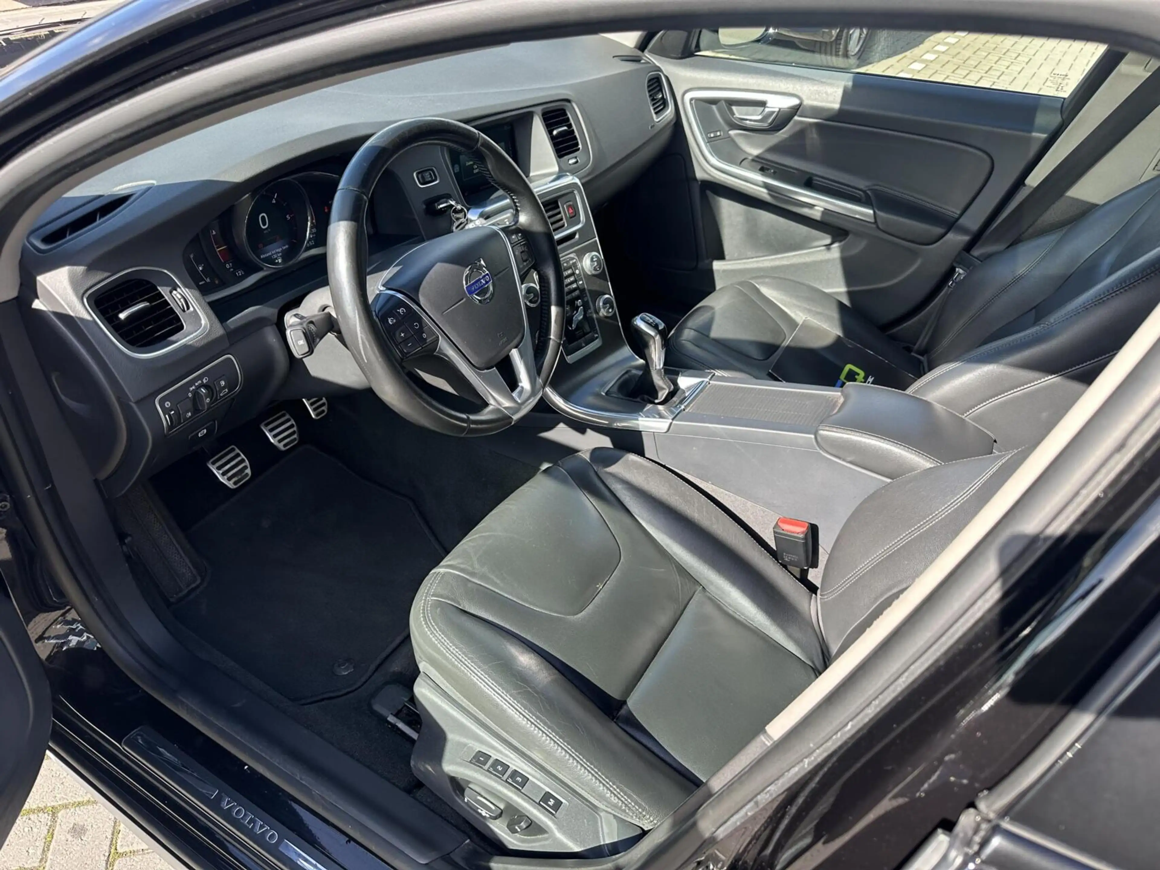 Volvo V60 Cross Country 2.0 D3 Summum SCHUIFDAK LEER ELEK STOELEN — photo 7