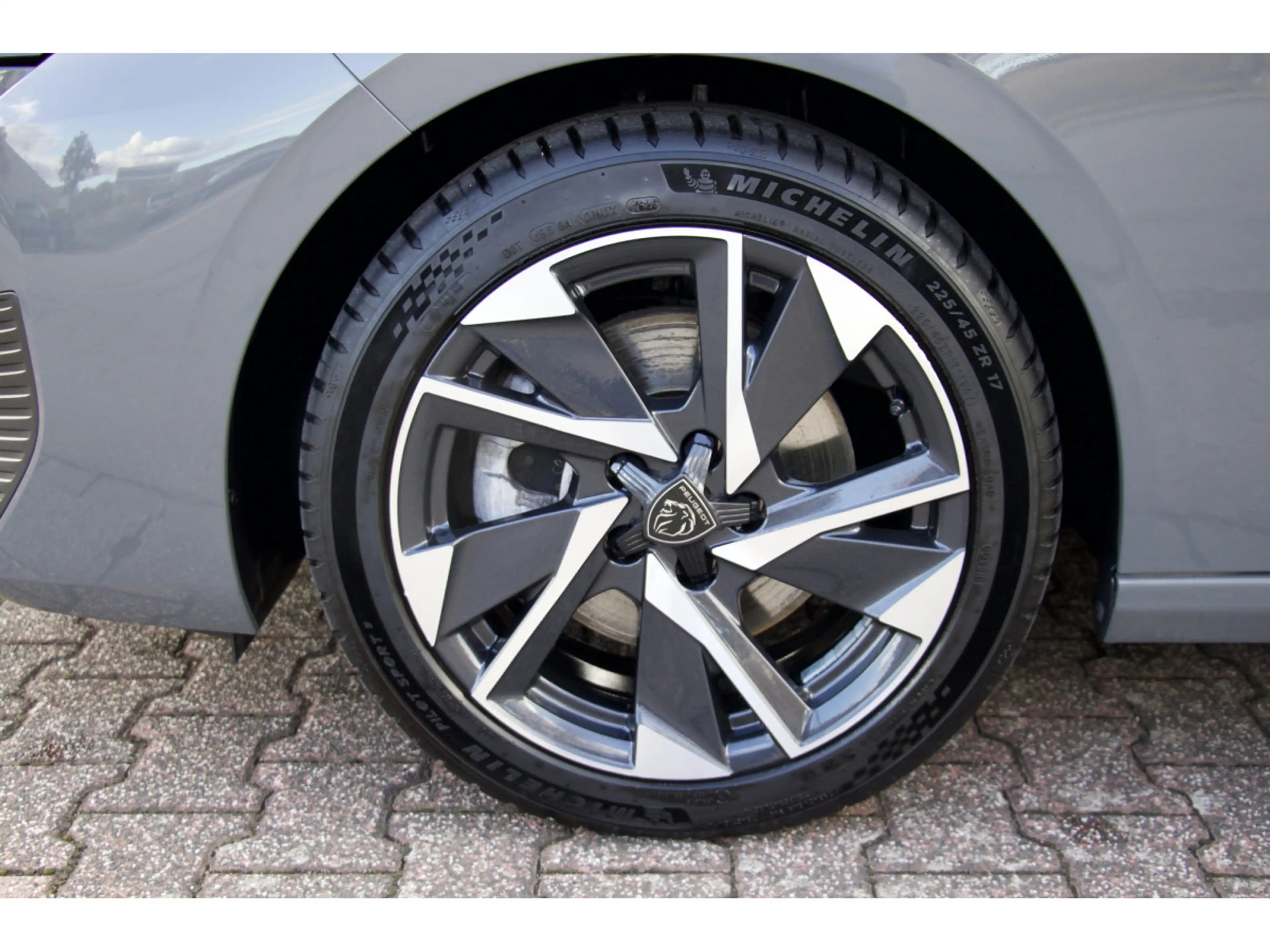 Peugeot 308 1.5 BlueHDi 130 EAT8 Allure ACC 360° Navi LED PDC — photo 6