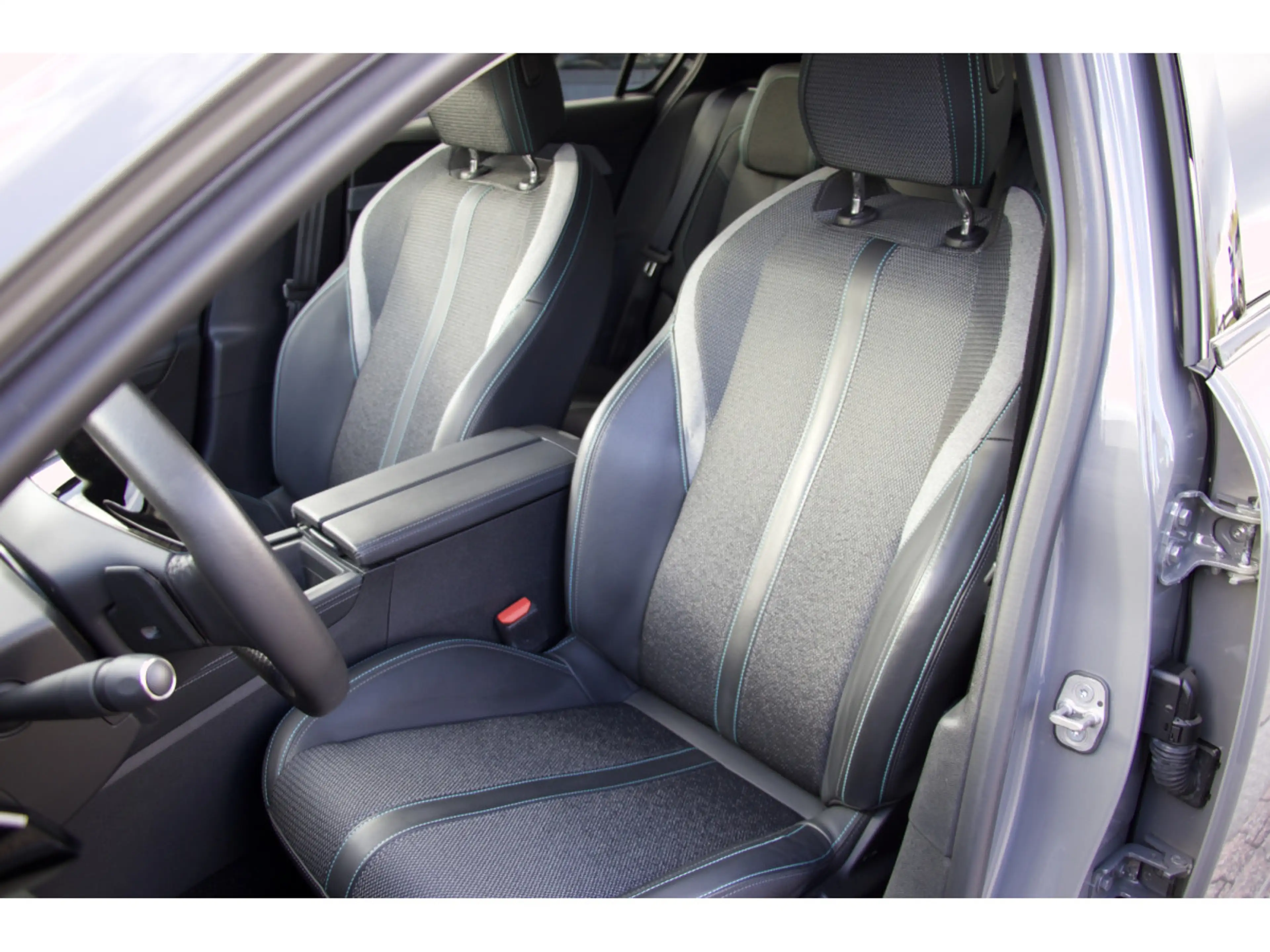 Peugeot 308 1.5 BlueHDi 130 EAT8 Allure ACC 360° Navi LED PDC — photo 8