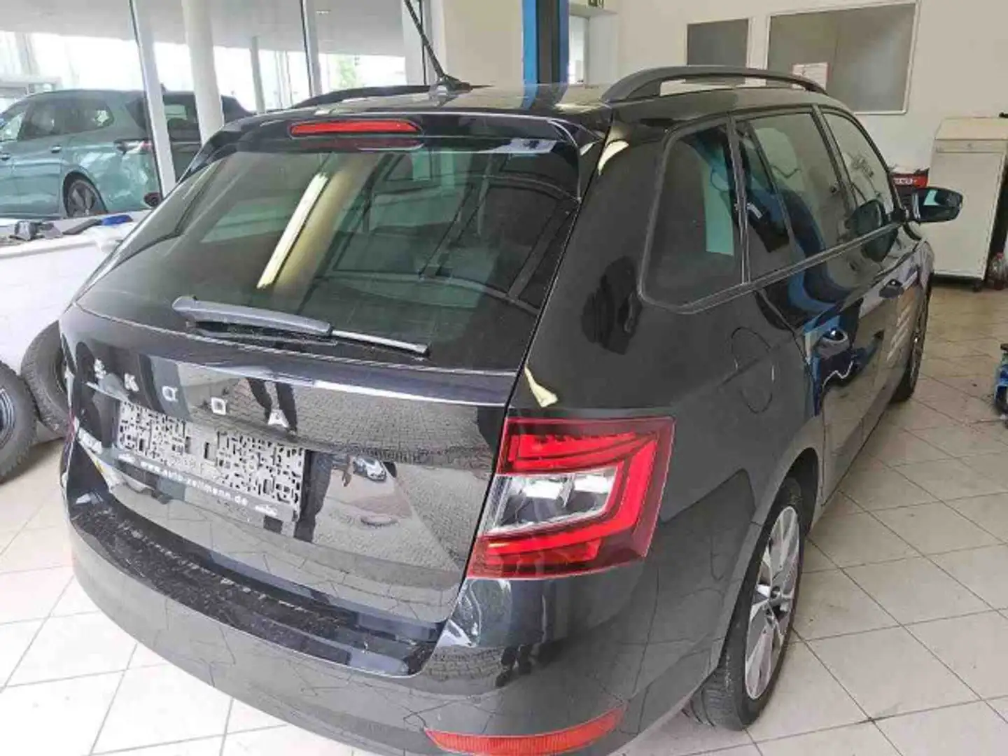 Skoda Fabia Combi Clever 1.0 TSI DSG LED Navi PDC ACC Schwarz - 2