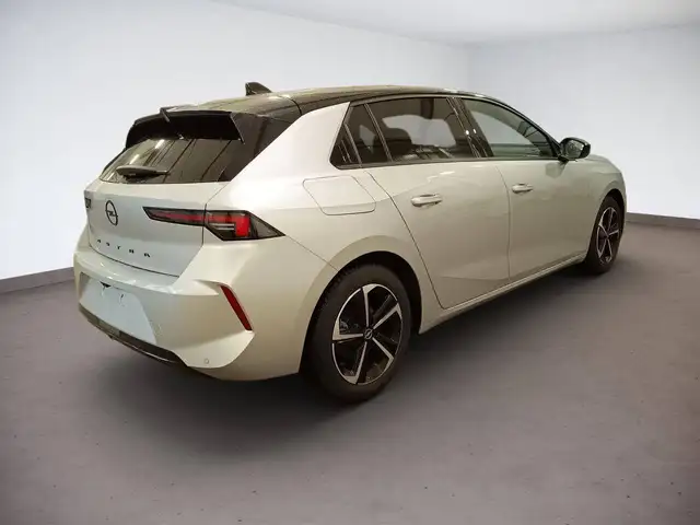 Opel Astra view 5
