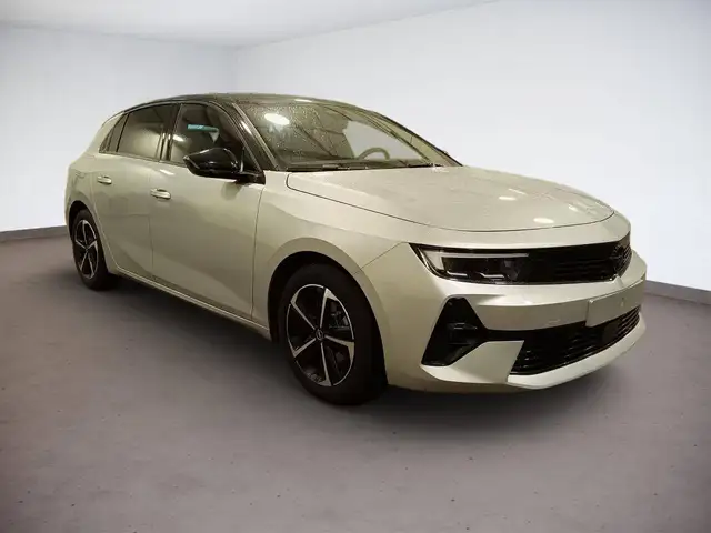 Opel Astra view 2