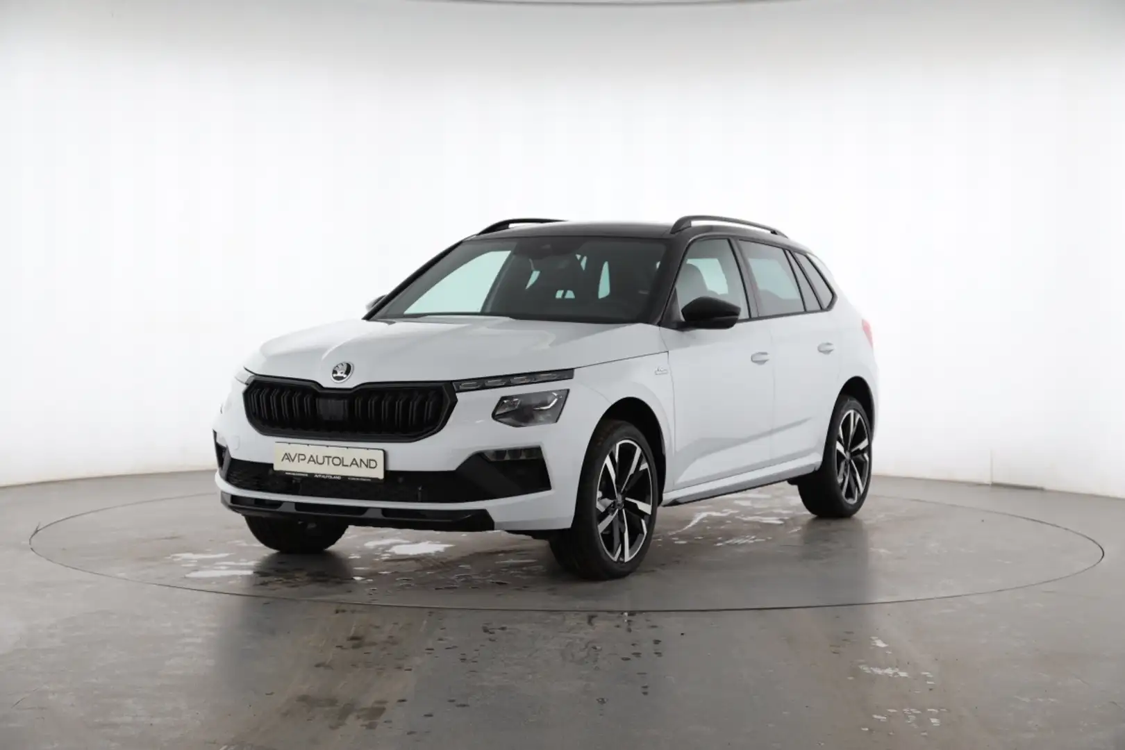 Skoda Kamiq 1.5 TSI MONTE CARLO | AHK | PANO | NAVI | Weiß - 2