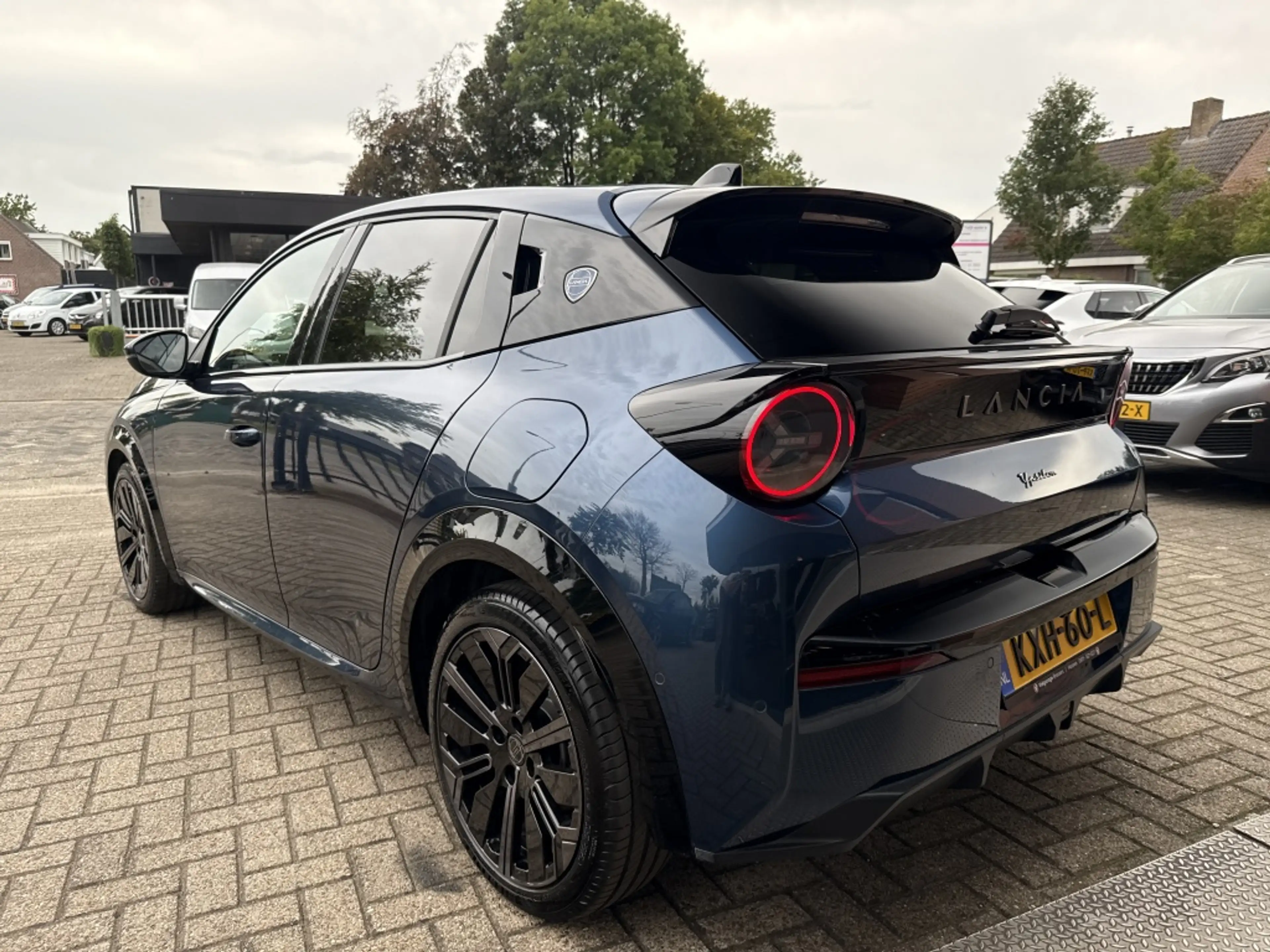 Lancia Ypsilon Edizone Cassina Limitata 51 kWh — photo 9