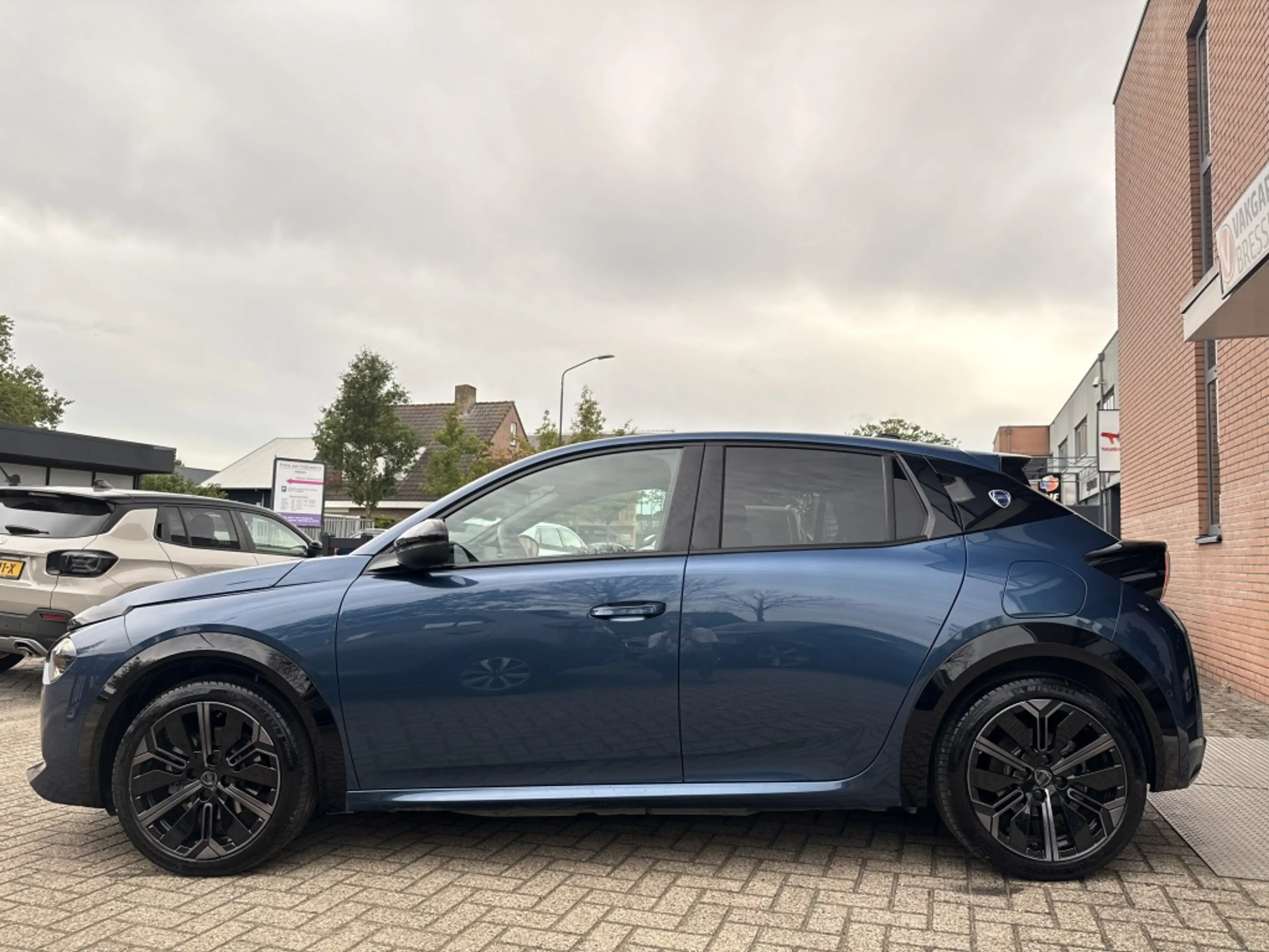 Lancia Ypsilon Edizone Cassina Limitata 51 kWh — photo 11