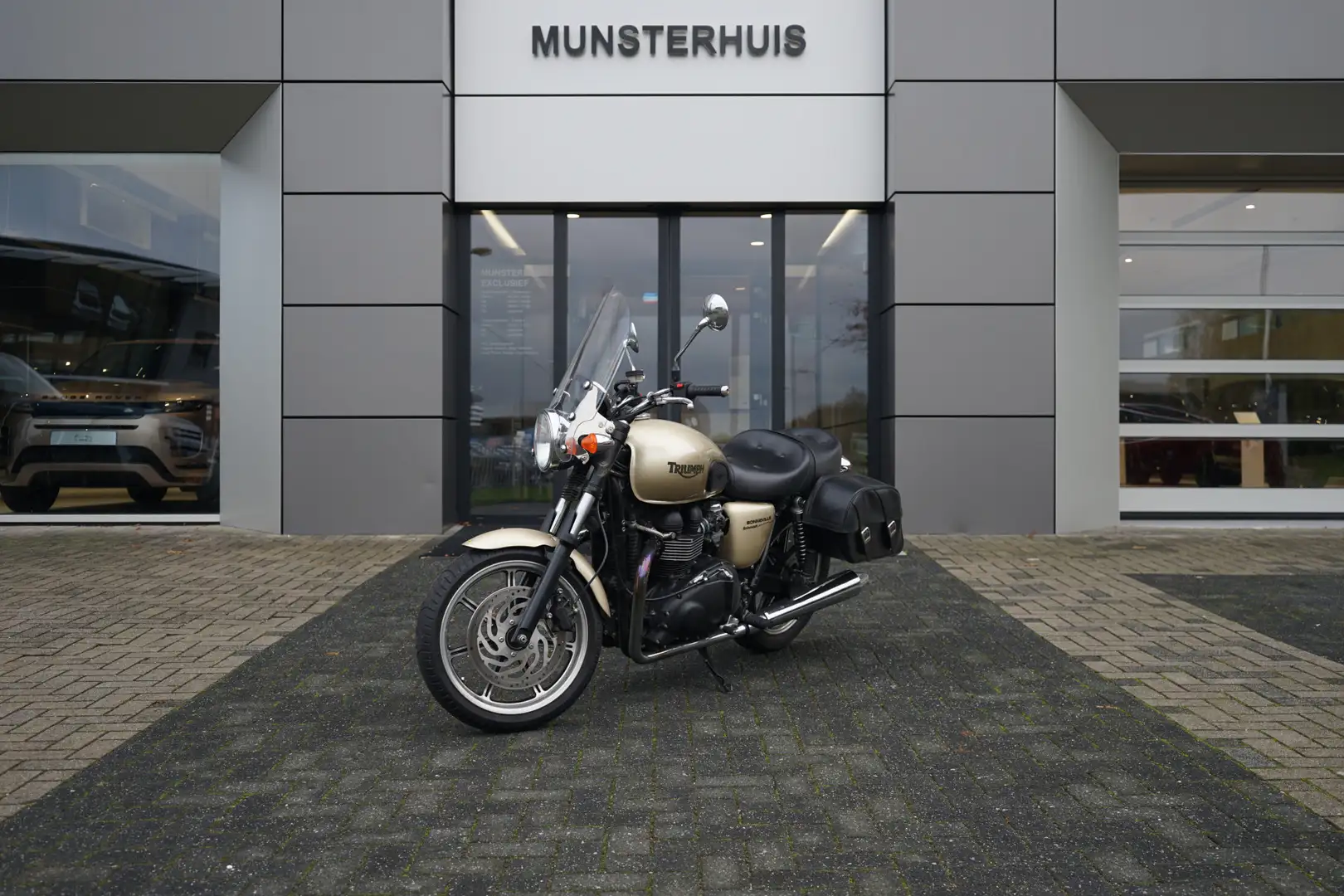 Triumph Bonneville T100 - 1
