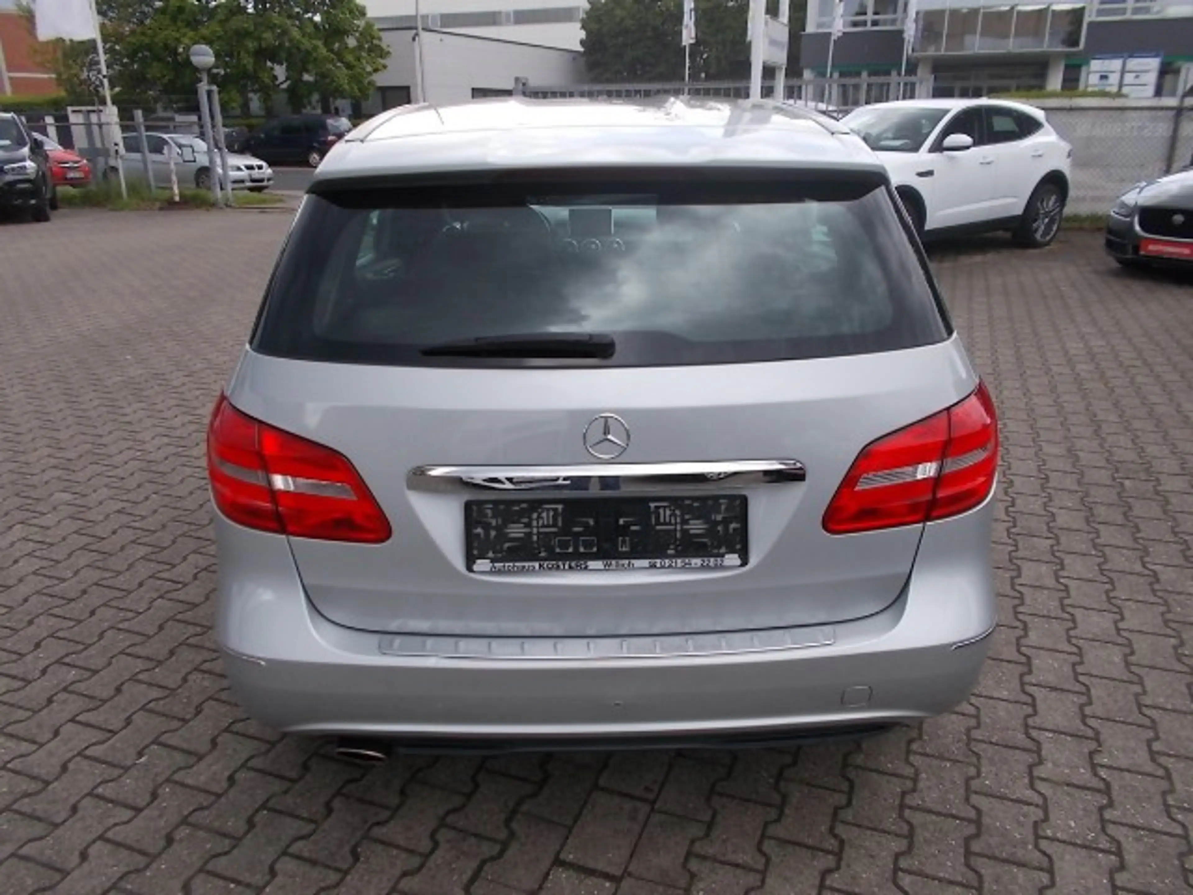 Mercedes-Benz B 180 B180, Navi, AHK, SHZ, zus. Winterräder — photo 6