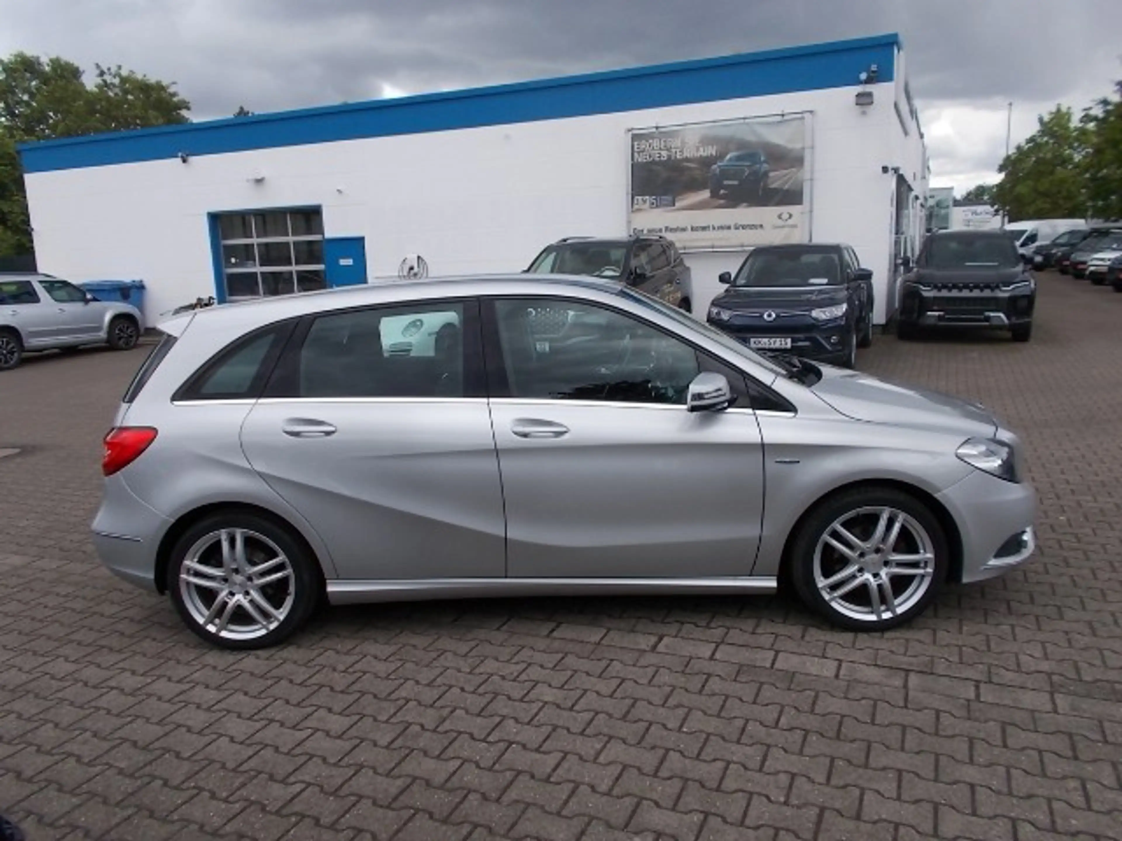 Mercedes-Benz B 180 B180, Navi, AHK, SHZ, zus. Winterräder — photo 4
