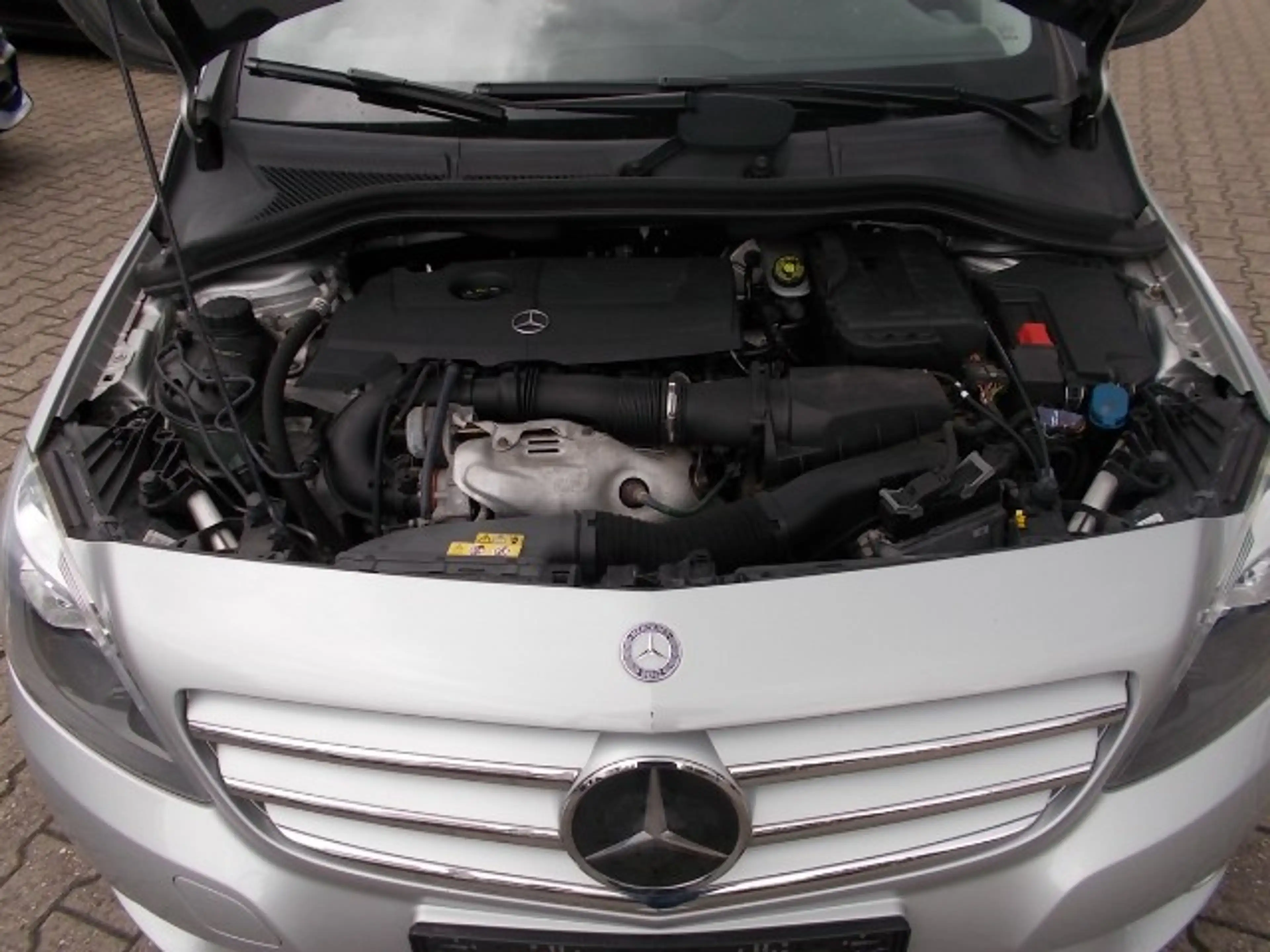 Mercedes-Benz B 180 B180, Navi, AHK, SHZ, zus. Winterräder — photo 10