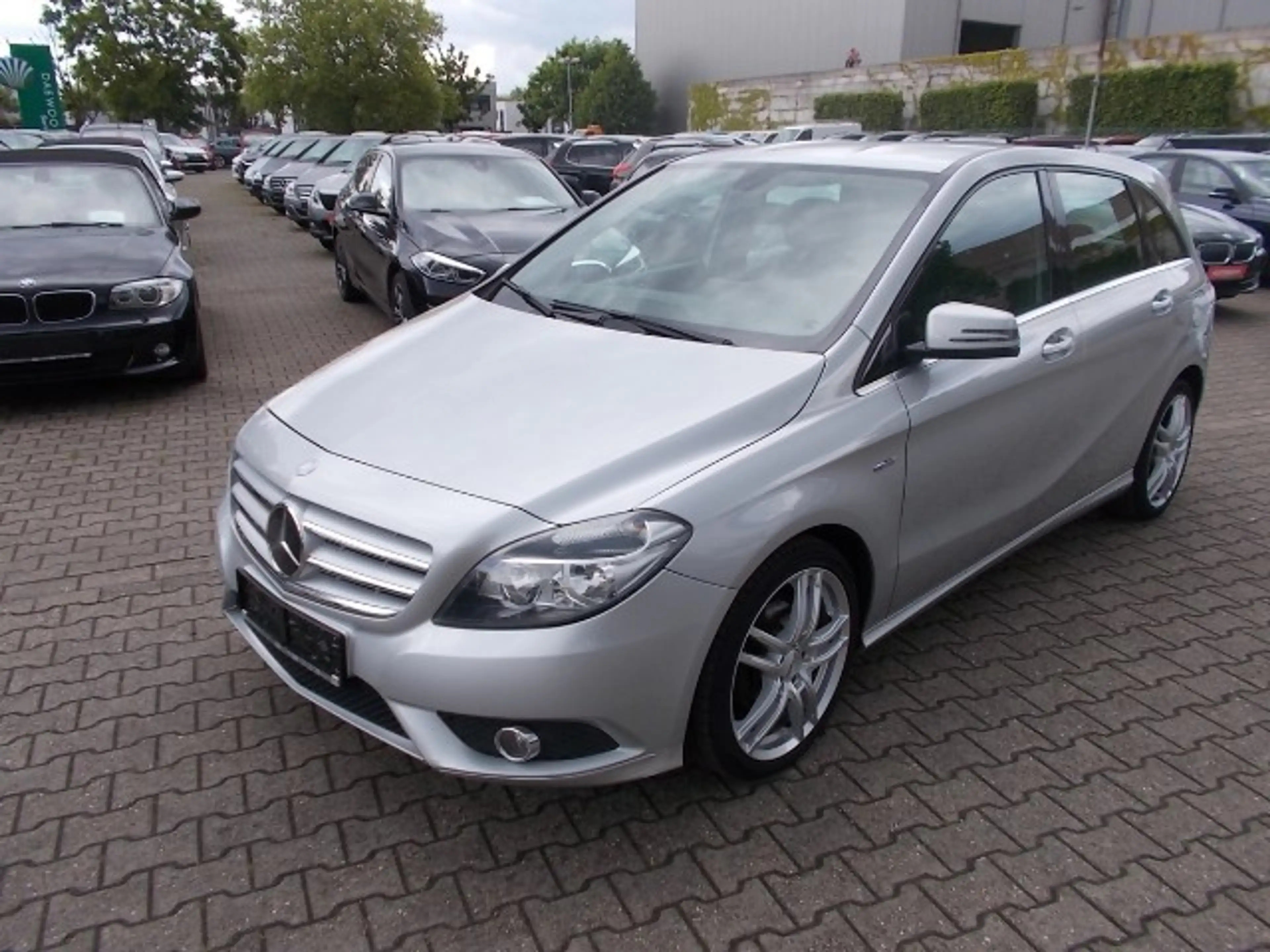 Mercedes-Benz B 180 B180, Navi, AHK, SHZ, zus. Winterräder