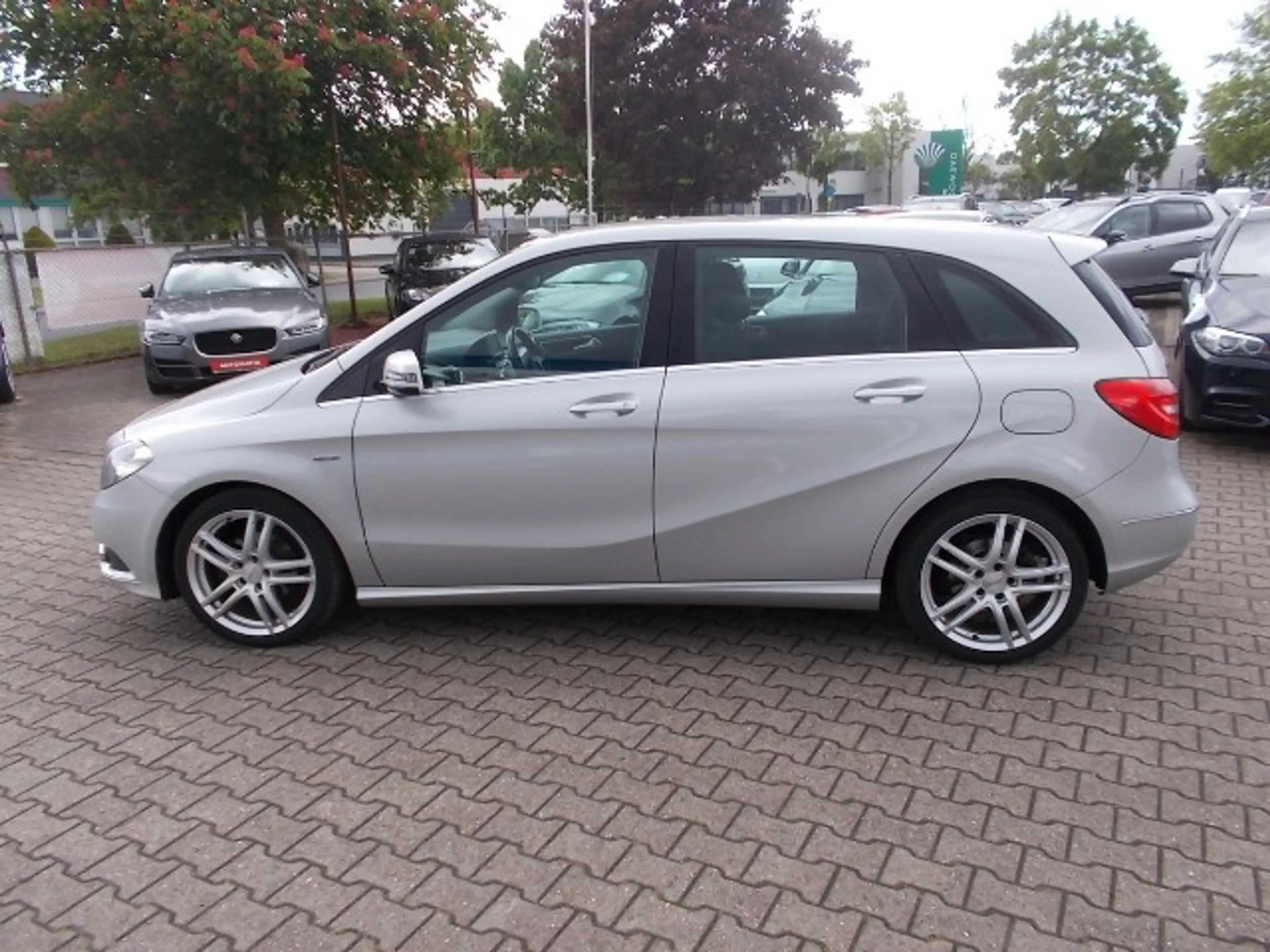 Mercedes-Benz B 180 B180, Navi, AHK, SHZ, zus. Winterräder — photo 8