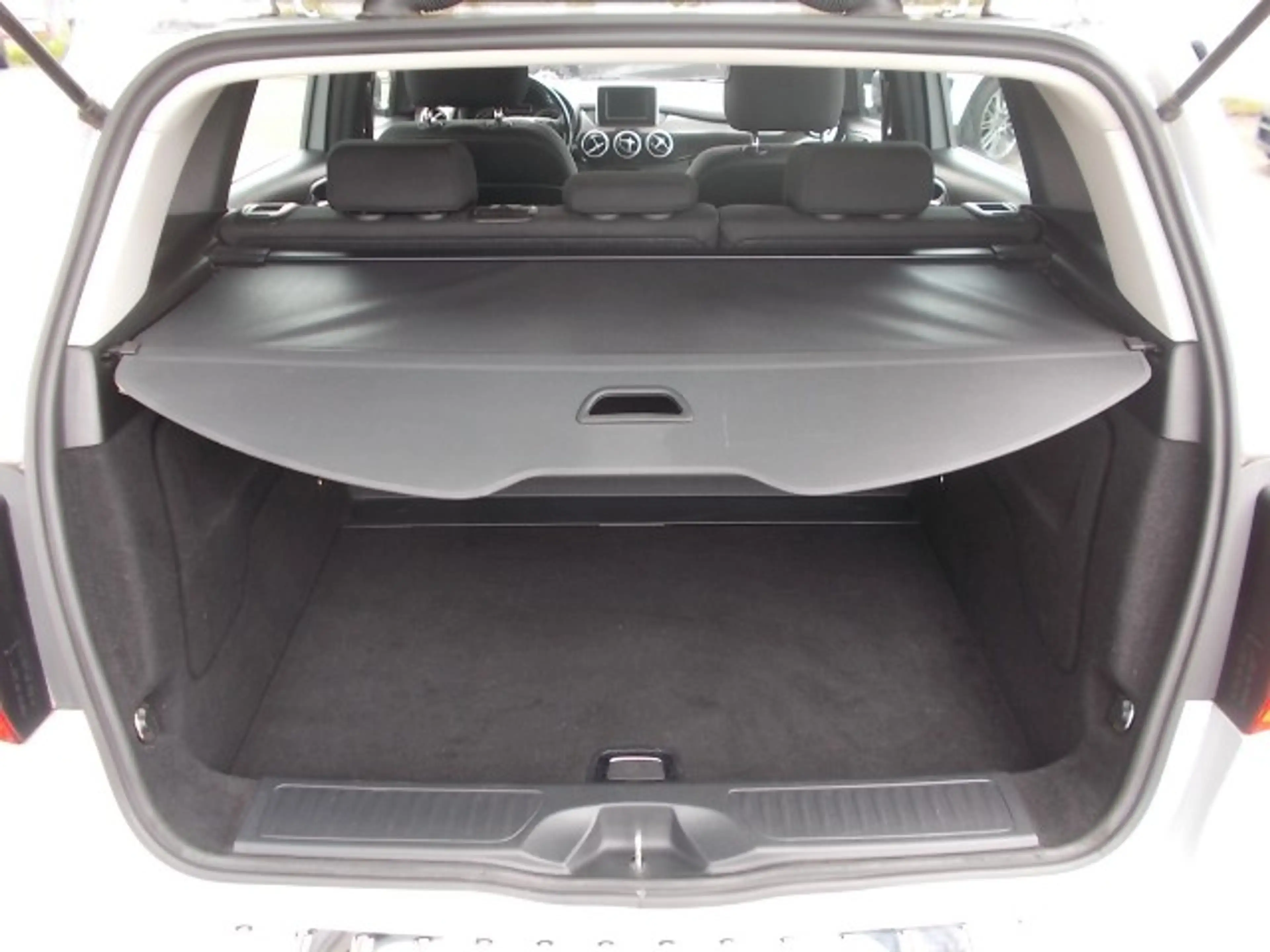 Mercedes-Benz B 180 B180, Navi, AHK, SHZ, zus. Winterräder — photo 13