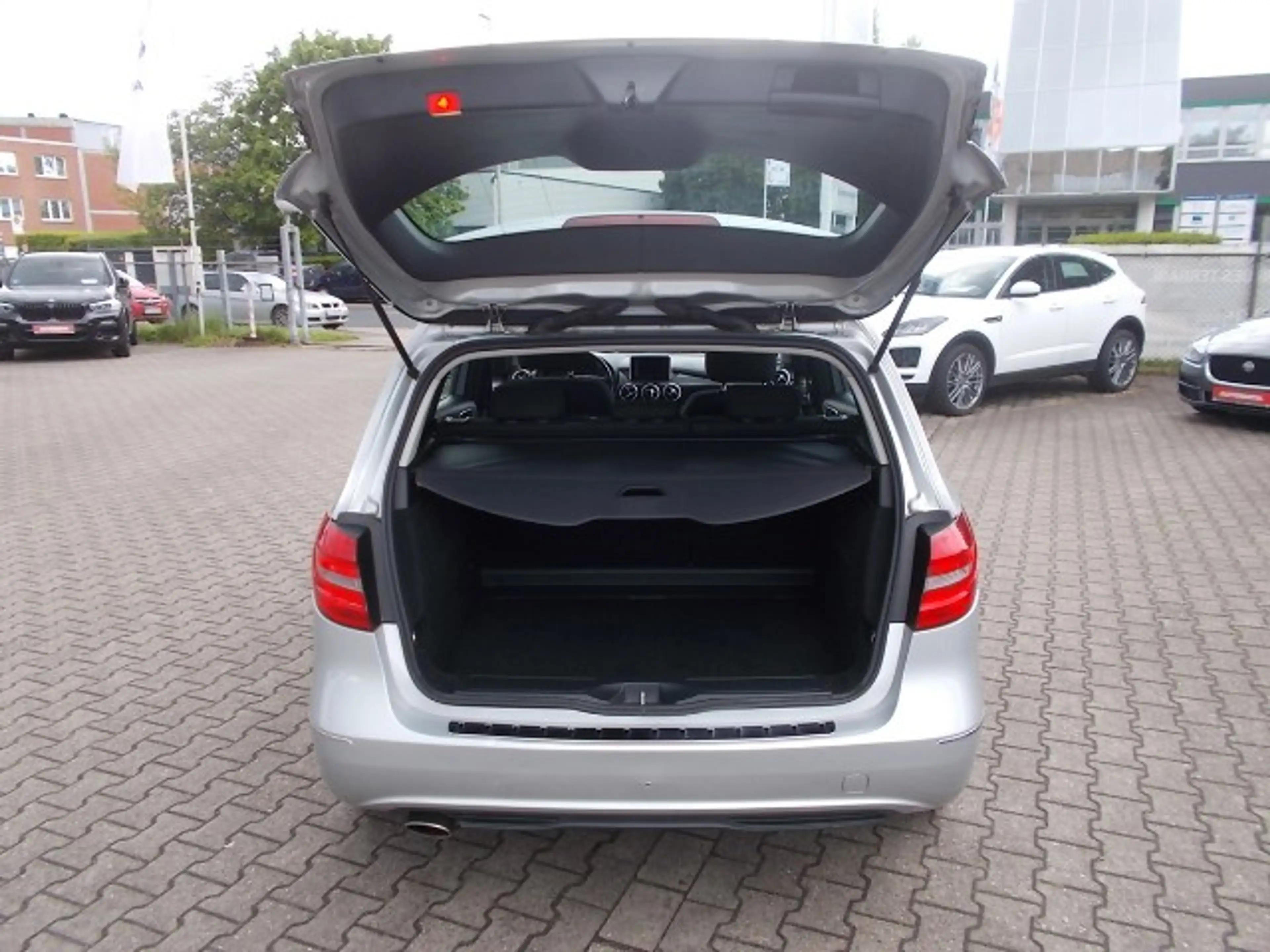 Mercedes-Benz B 180 B180, Navi, AHK, SHZ, zus. Winterräder — photo 12
