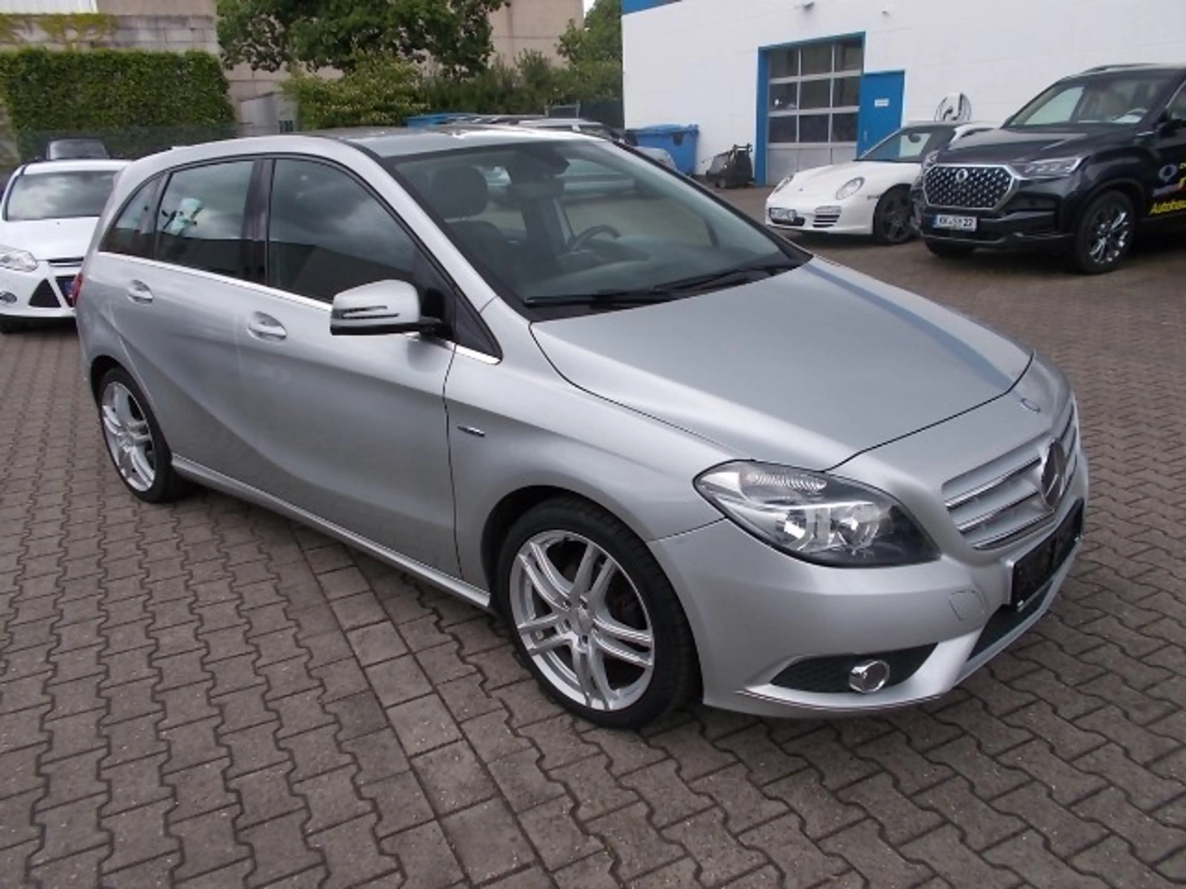 Mercedes-Benz B 180 B180, Navi, AHK, SHZ, zus. Winterräder — photo 3