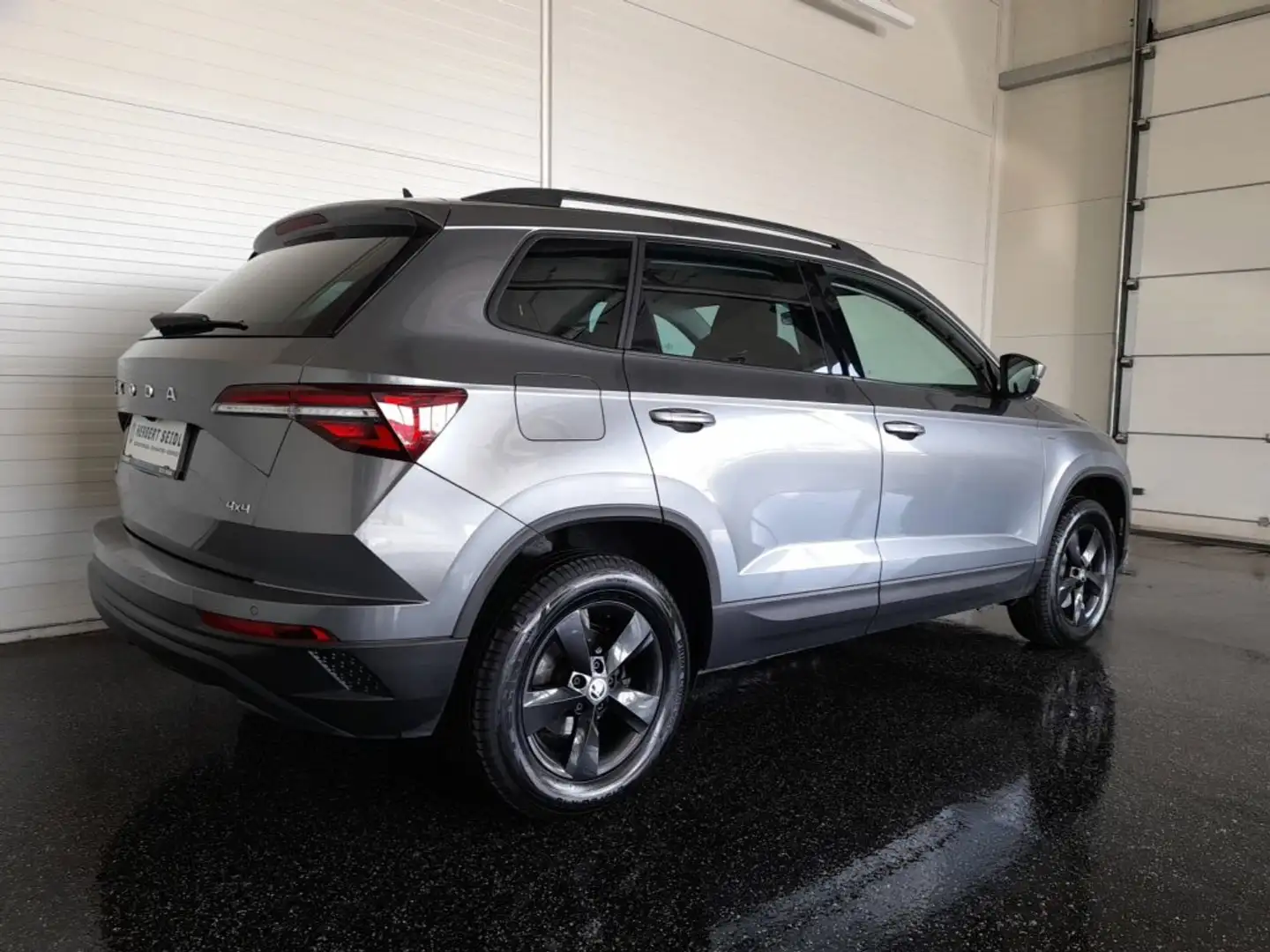 Skoda Karoq TOUR 4x4 2,0 TDI DSG *VOLL-LED MIT DYN BLINKER / VIRTUELL / NAVI / AHV & KAMERA / ACC / KEYLESS* Grau - 2