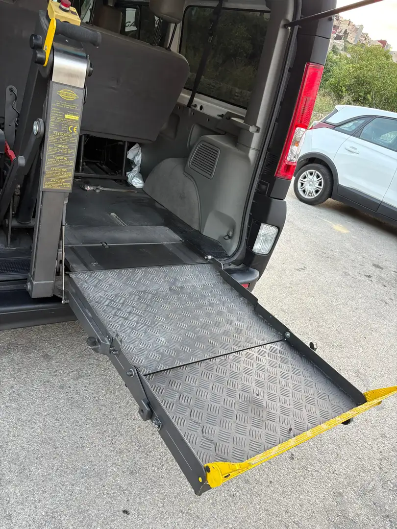 Renault Trafic passenger 9 posti + carico per Disabili Bianco - 2