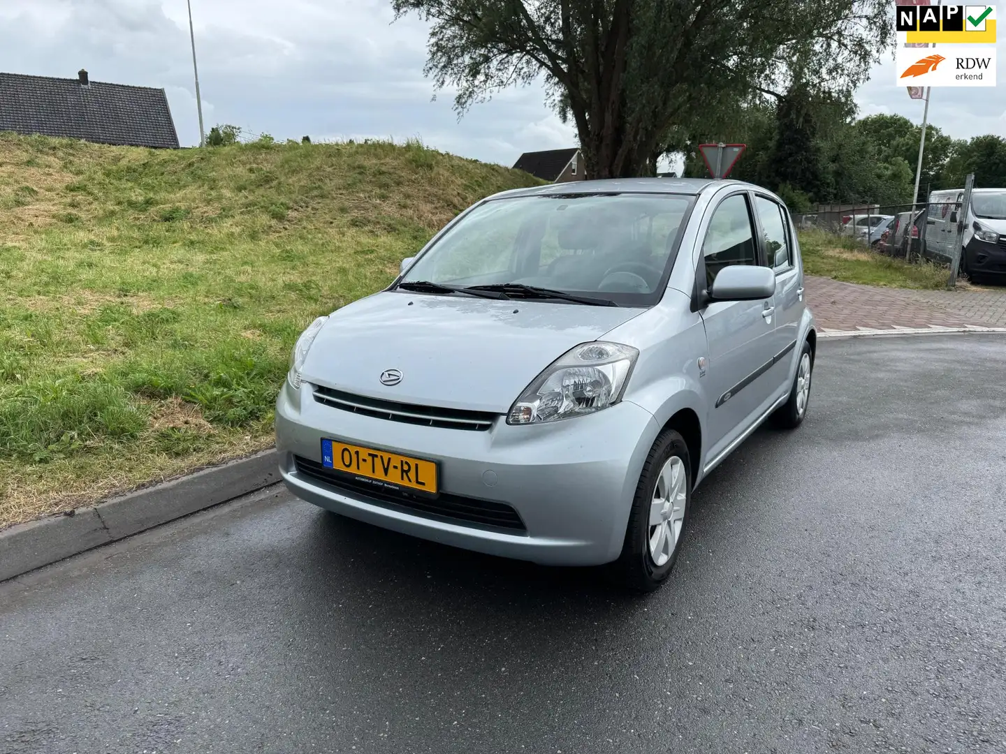 Daihatsu Sirion 2 1.0-12V Trend 5drs Ttekhaak 1e eigenaar Grijs - 1