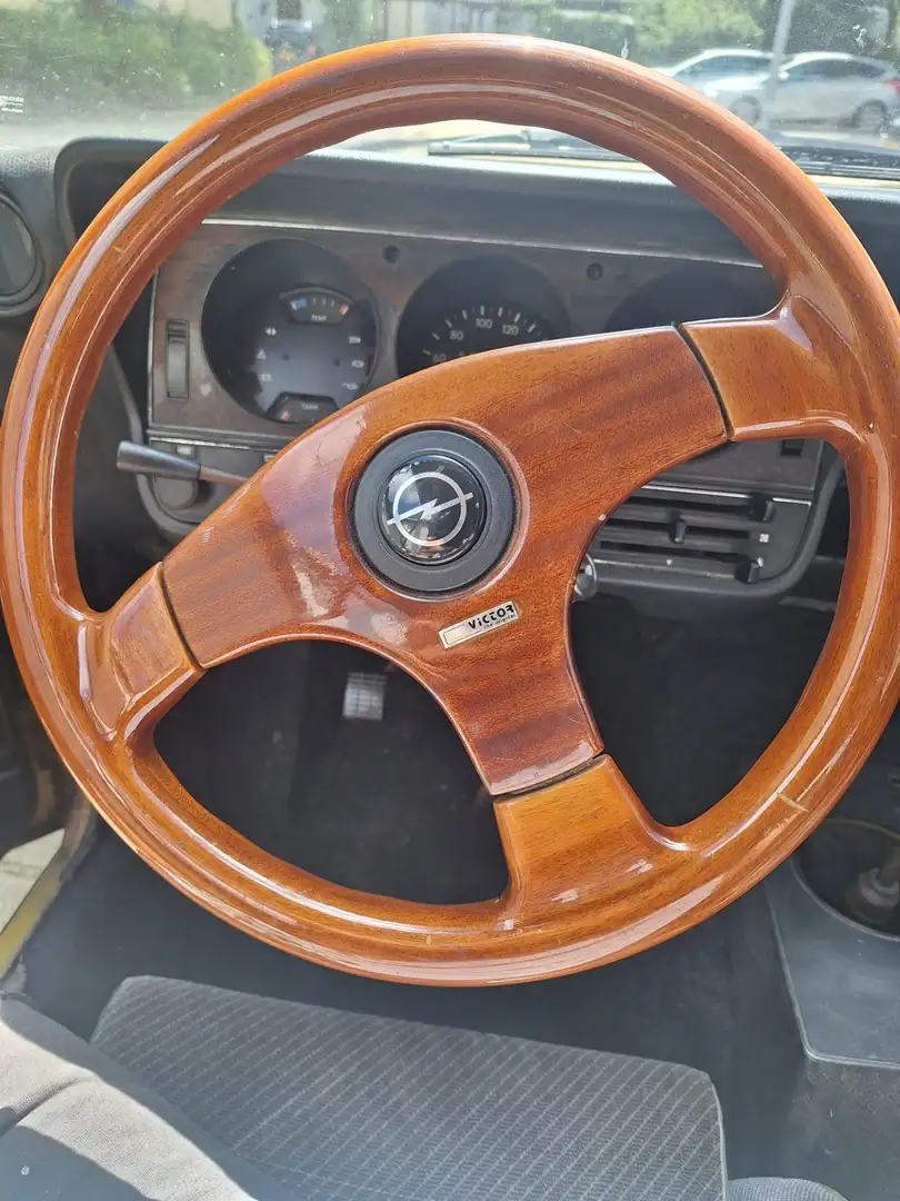 Oldtimer Opel mantta - 2