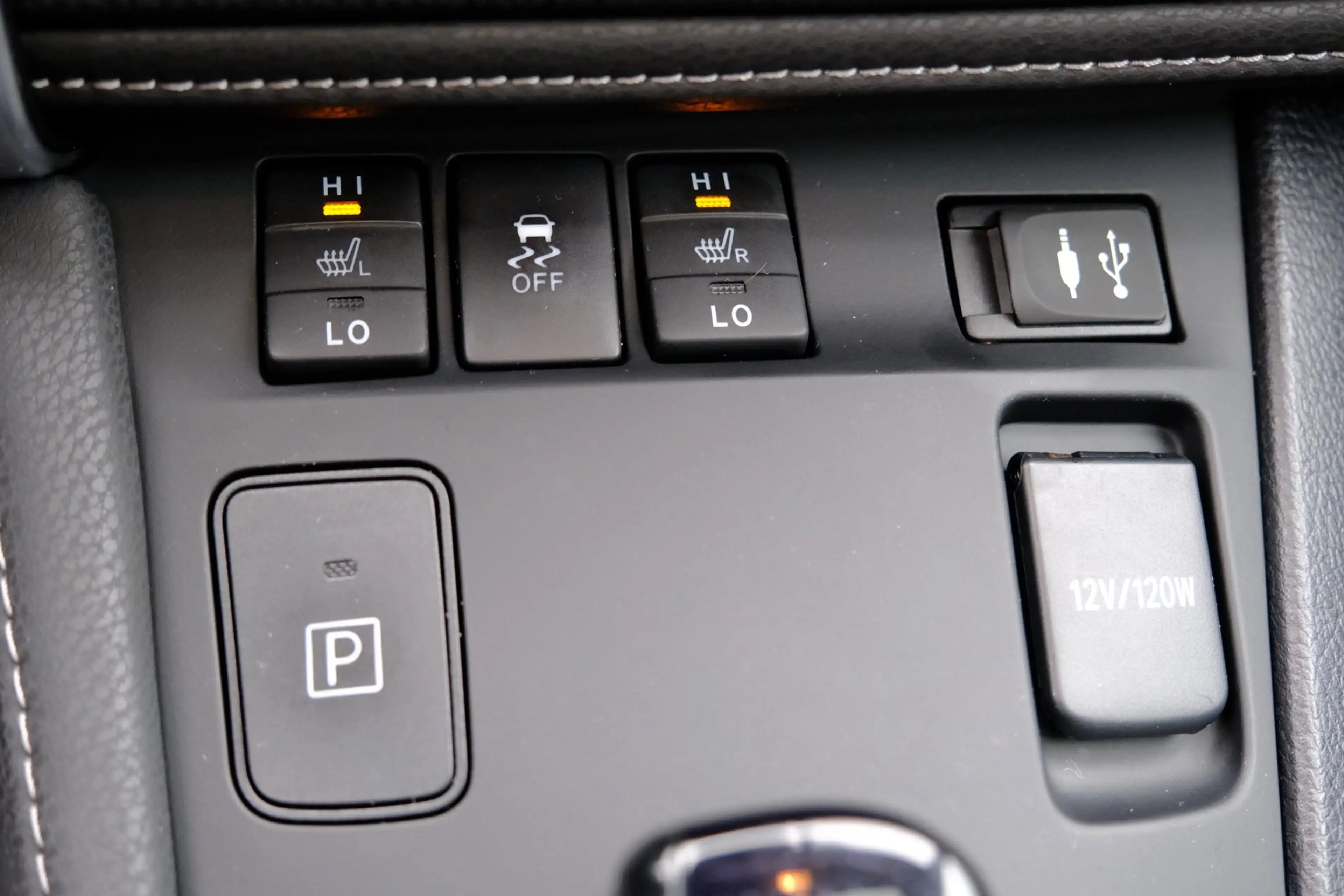 Toyota Auris Touring Sports 1.8 Hybrid Lease pro -Facelift- Pan — photo 17