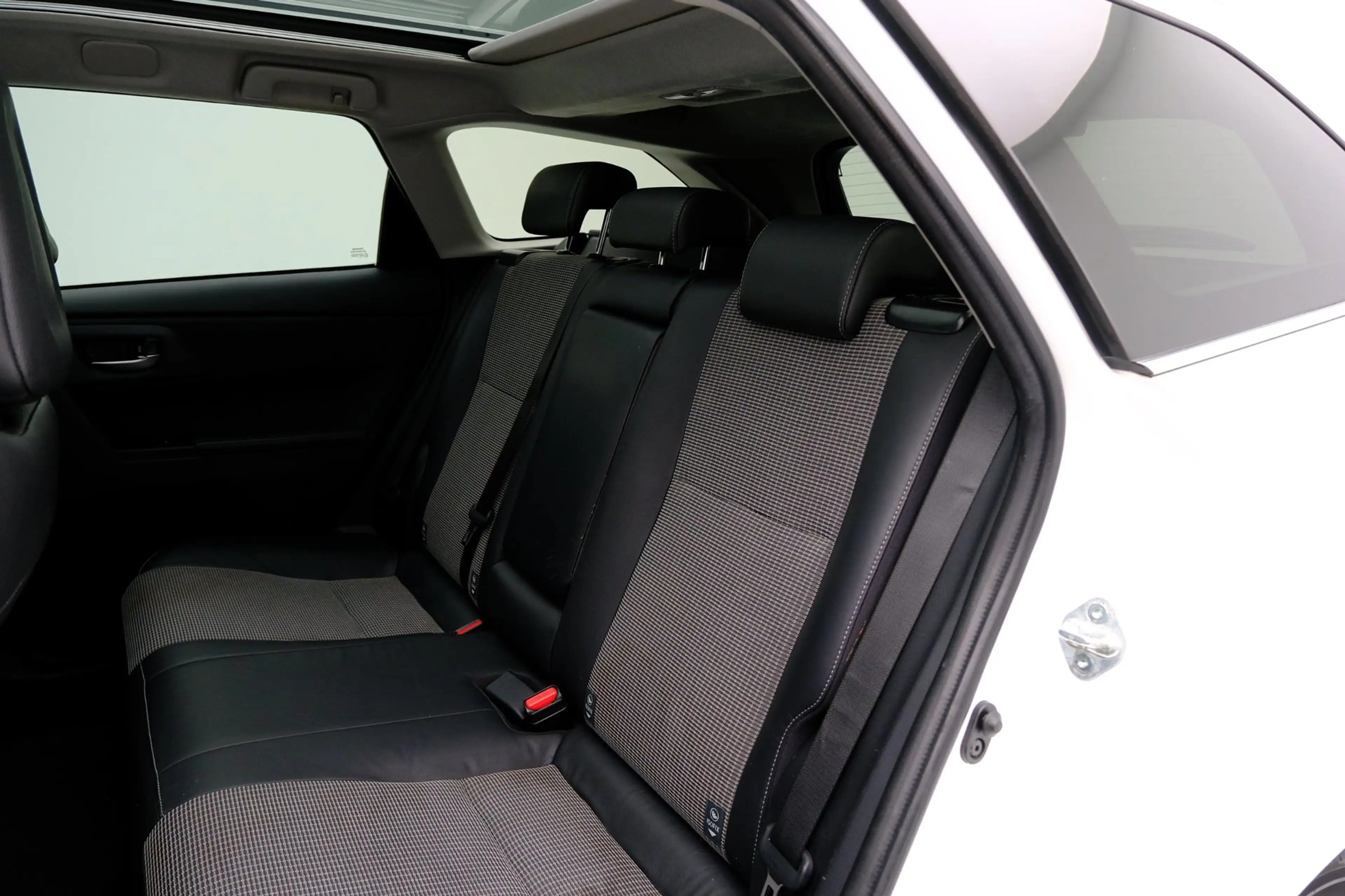 Toyota Auris Touring Sports 1.8 Hybrid Lease pro -Facelift- Pan — photo 28