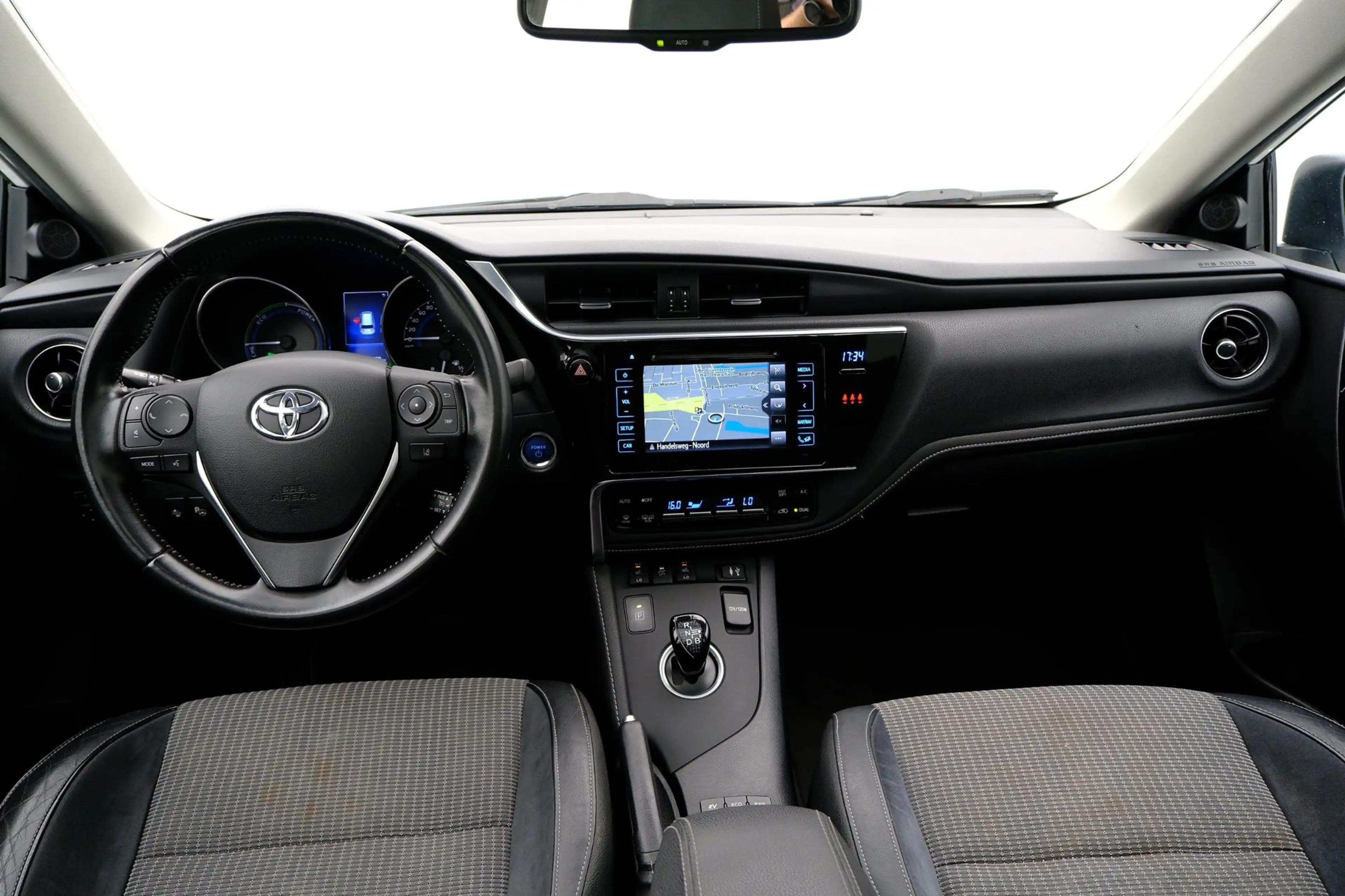 Toyota Auris Touring Sports 1.8 Hybrid Lease pro -Facelift- Pan — photo 5