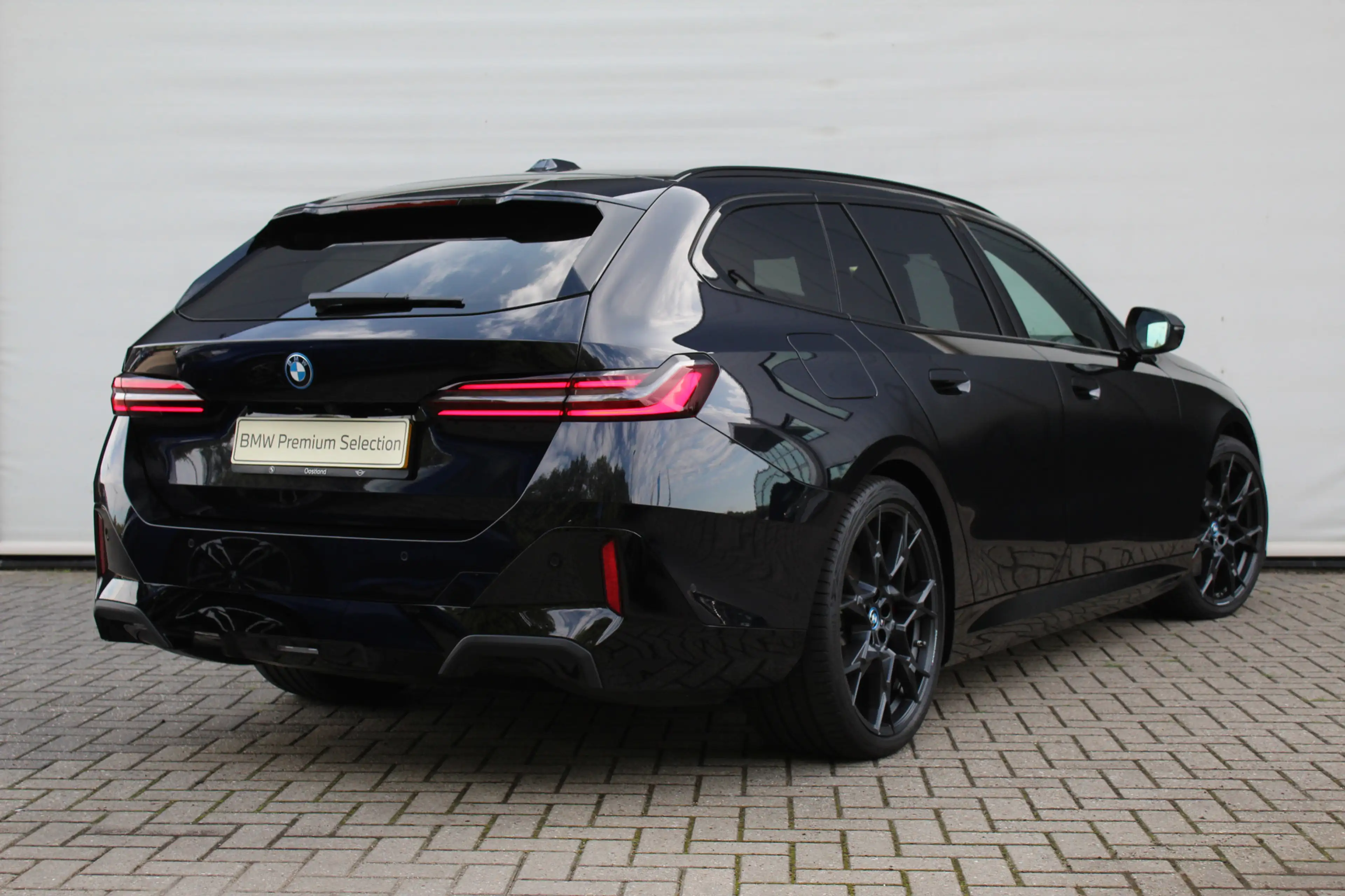 BMW i5 Touring eDrive40 M Sport / Panoramadak / Trekhaak — photo 4