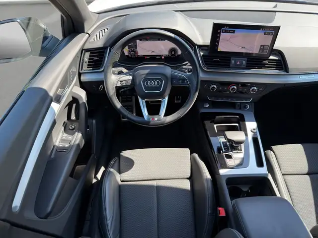 Audi Q5 view 9