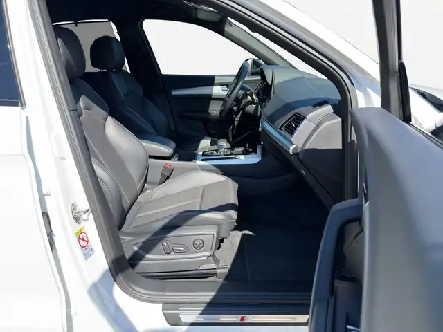Audi Q5 view 4