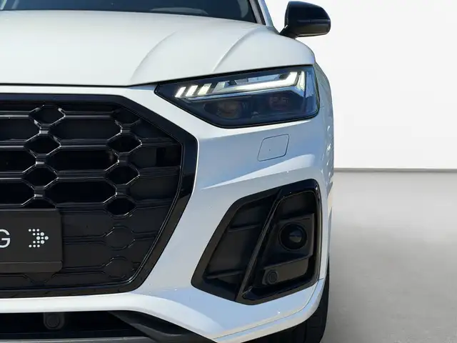 Audi Q5 view 12
