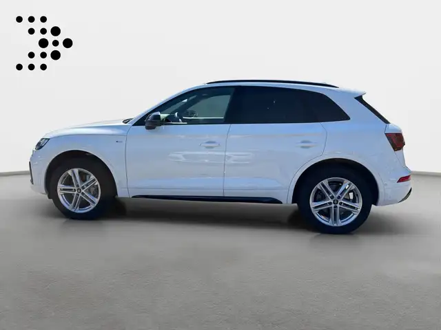 Audi Q5 view 3