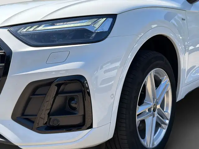 Audi Q5 view 13