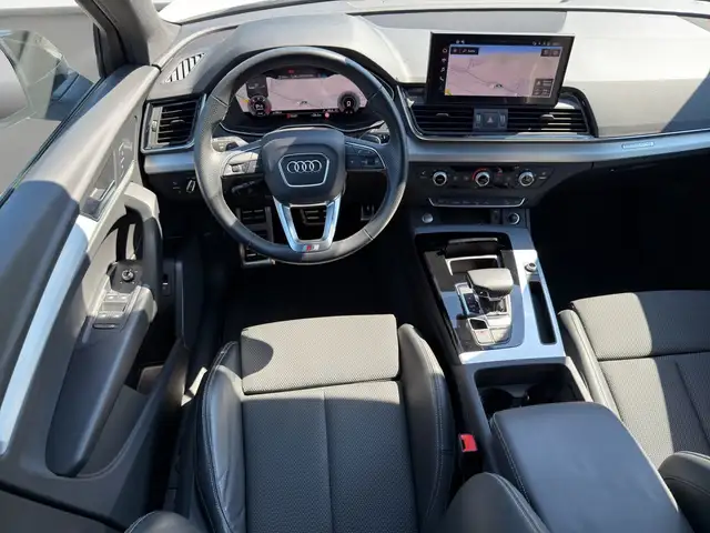Audi Q5 view 8