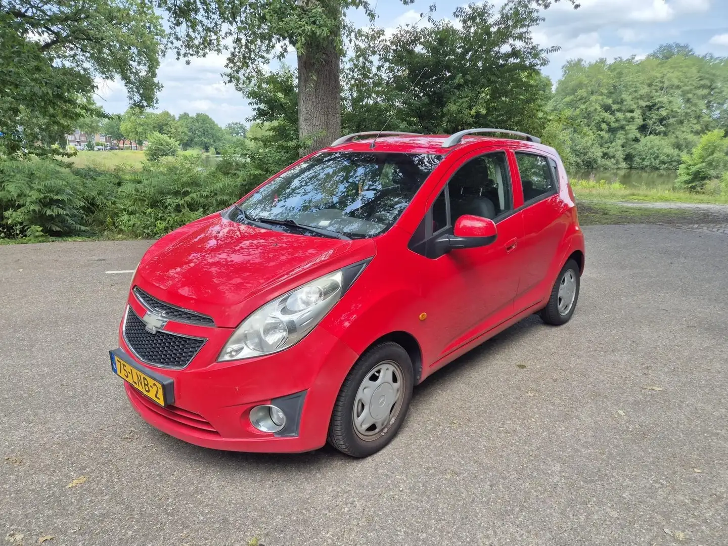 Chevrolet Spark 1.0 16V LT Rood - 1