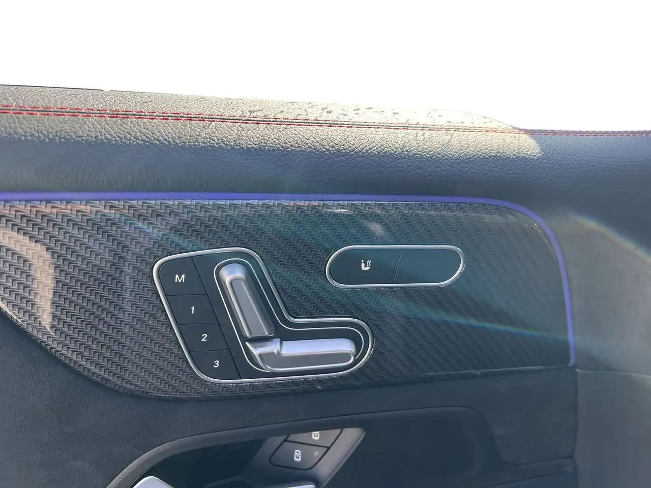 Mercedes-Benz GLB снимка Mercedes-Benz GLB