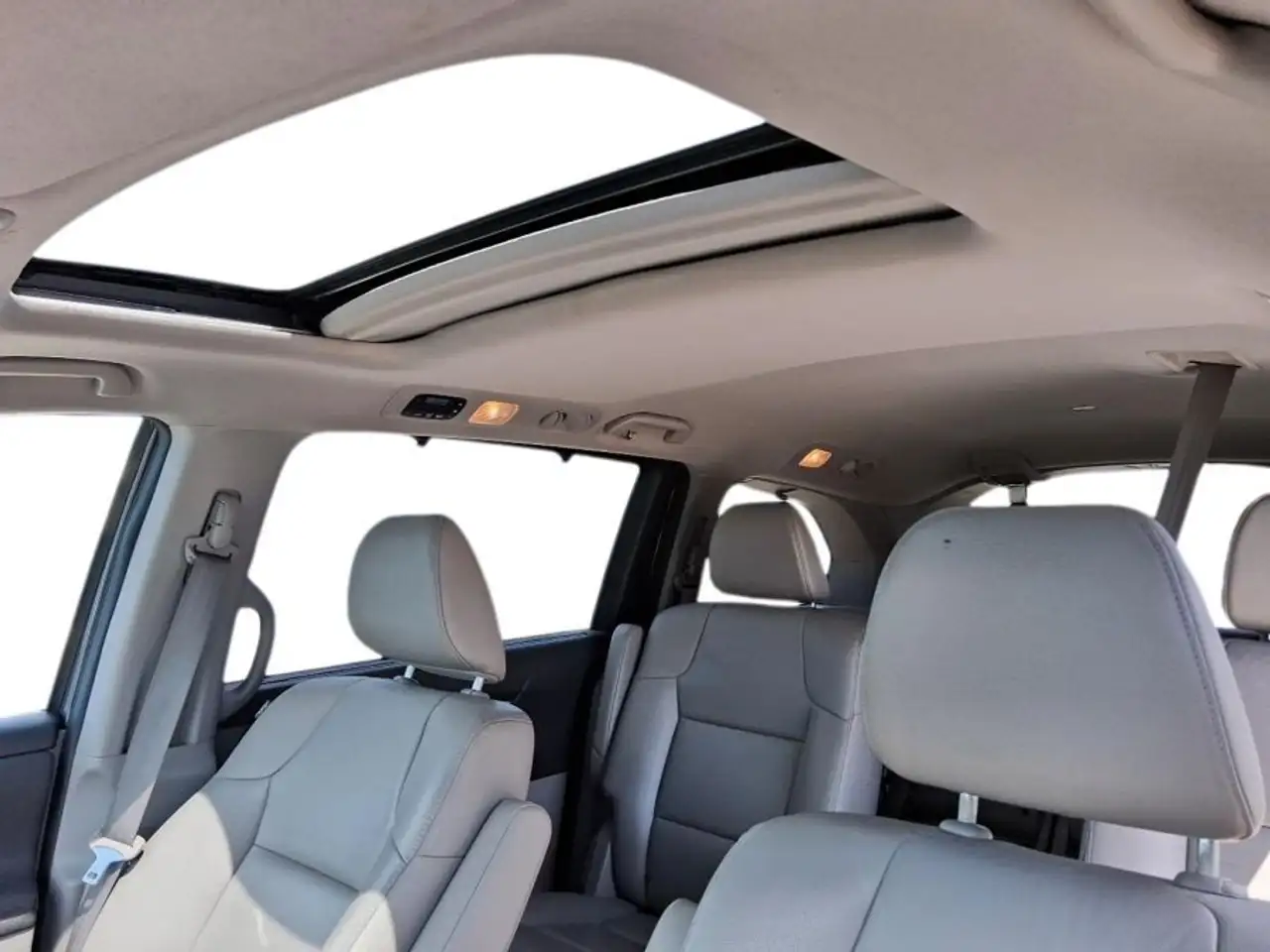 Honda Odyssey снимка Honda Odyssey