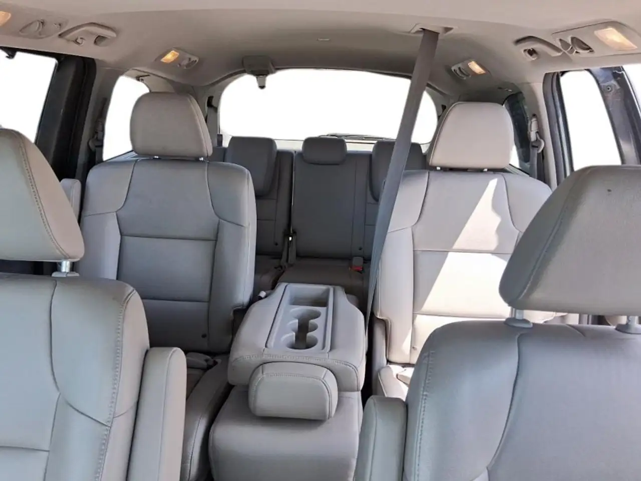 Honda Odyssey снимка Honda Odyssey