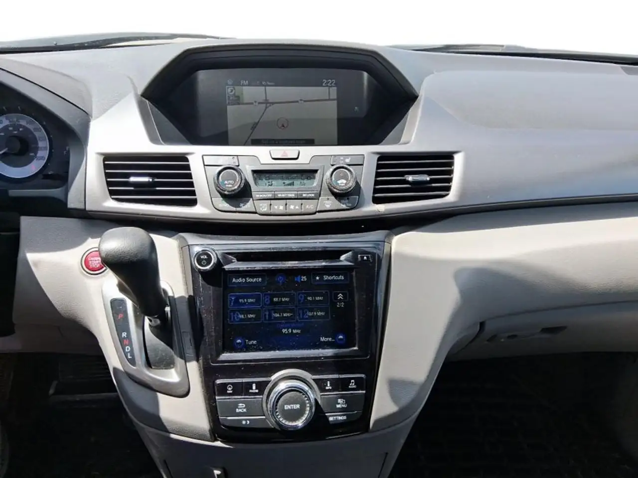 Honda Odyssey снимка Honda Odyssey