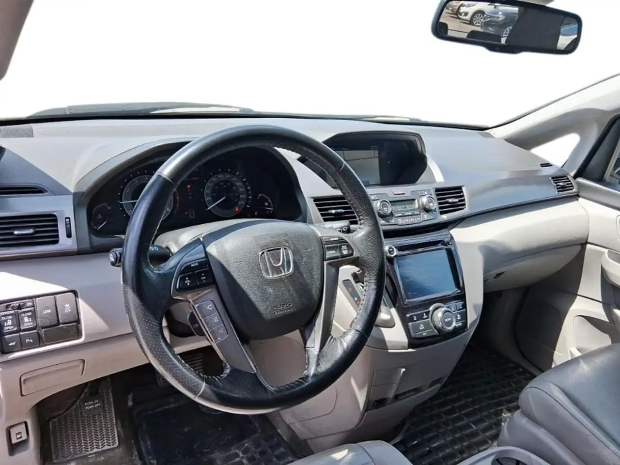 Honda Odyssey снимка Honda Odyssey