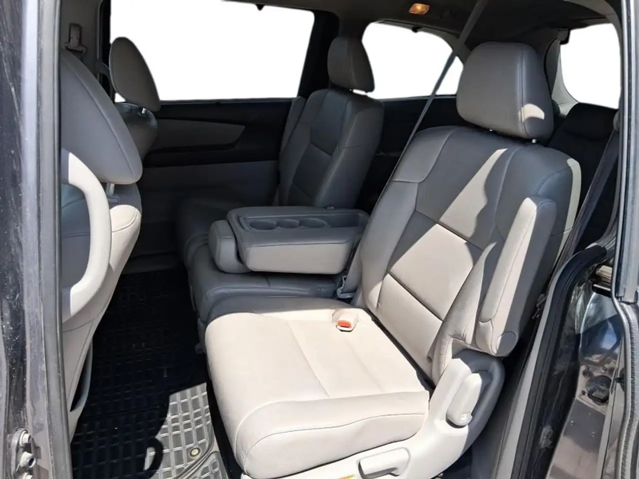 Honda Odyssey снимка Honda Odyssey