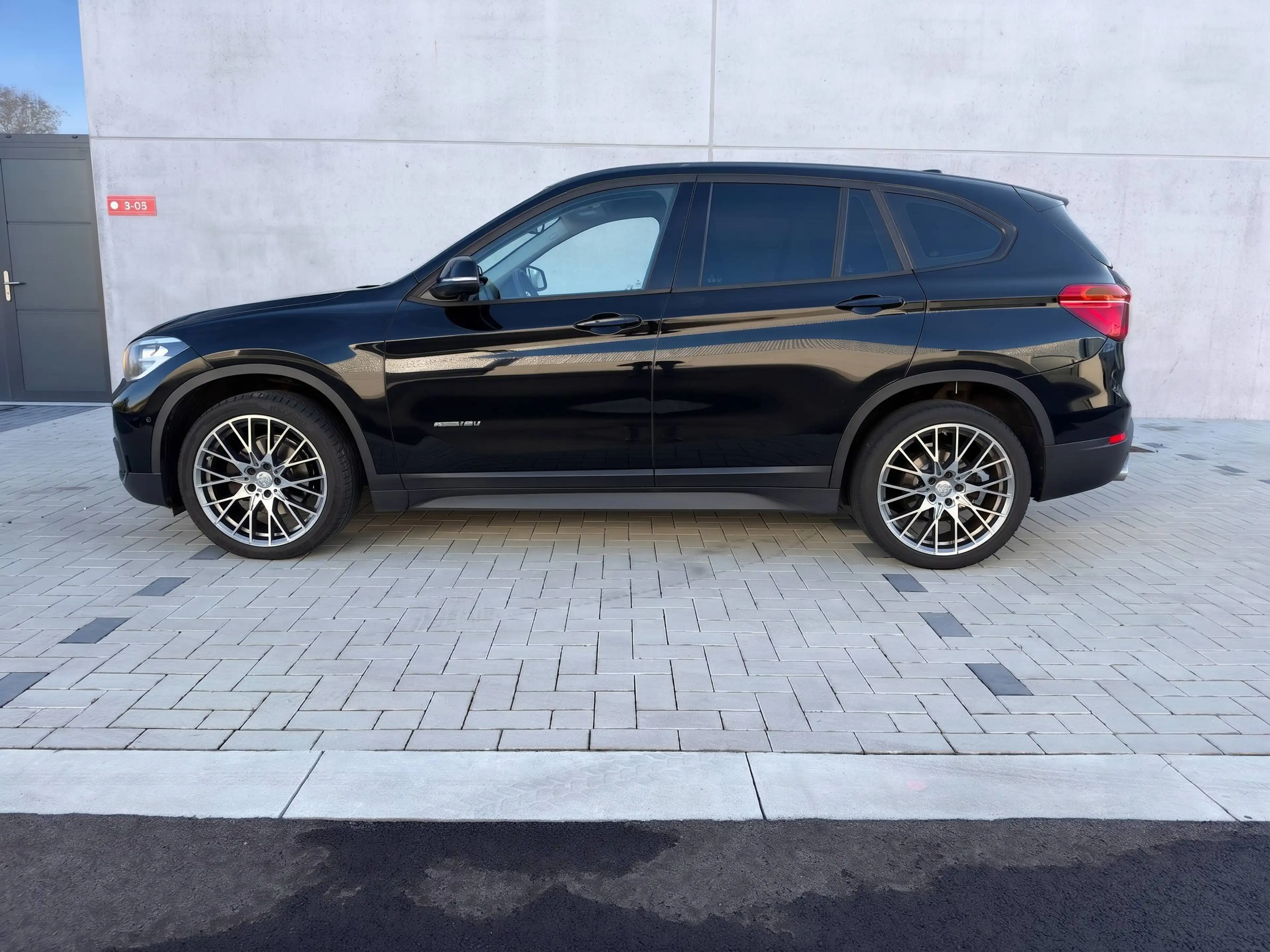 BMW X1 X1 2.0 dA sDrive18 - modelreeks 2015 - automaat — photo 5