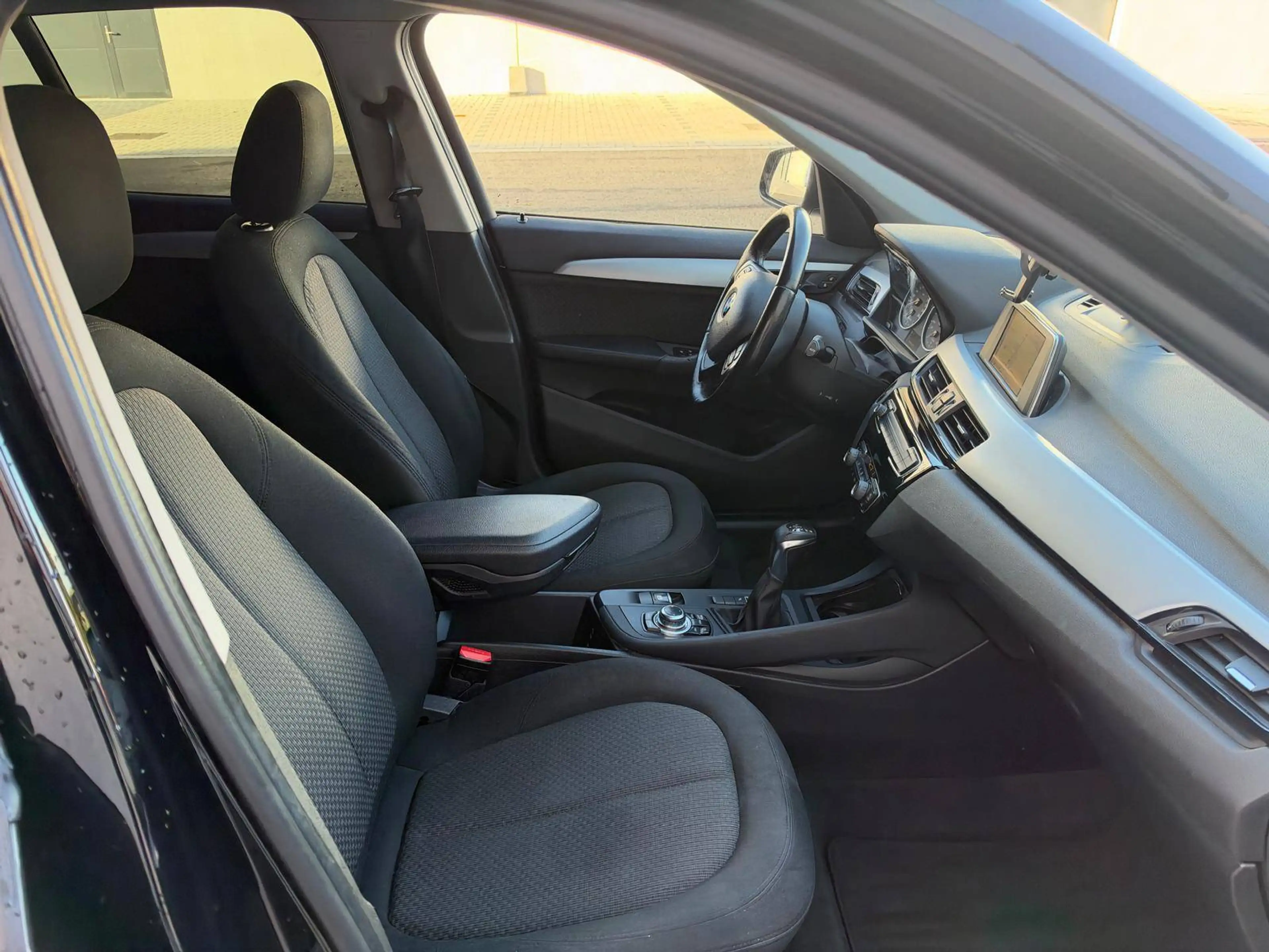 BMW X1 X1 2.0 dA sDrive18 - modelreeks 2015 - automaat — photo 8