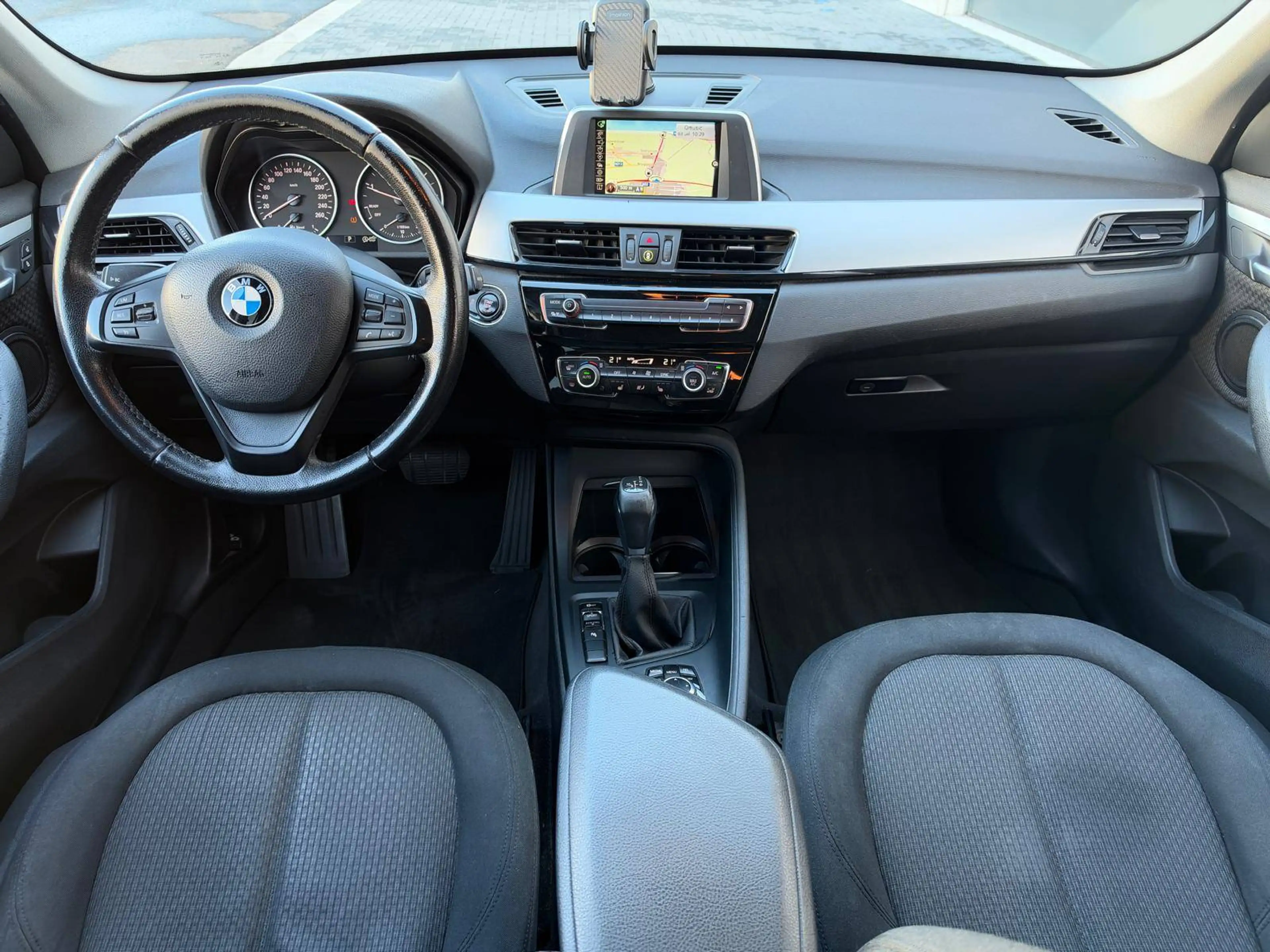 BMW X1 X1 2.0 dA sDrive18 - modelreeks 2015 - automaat — photo 6