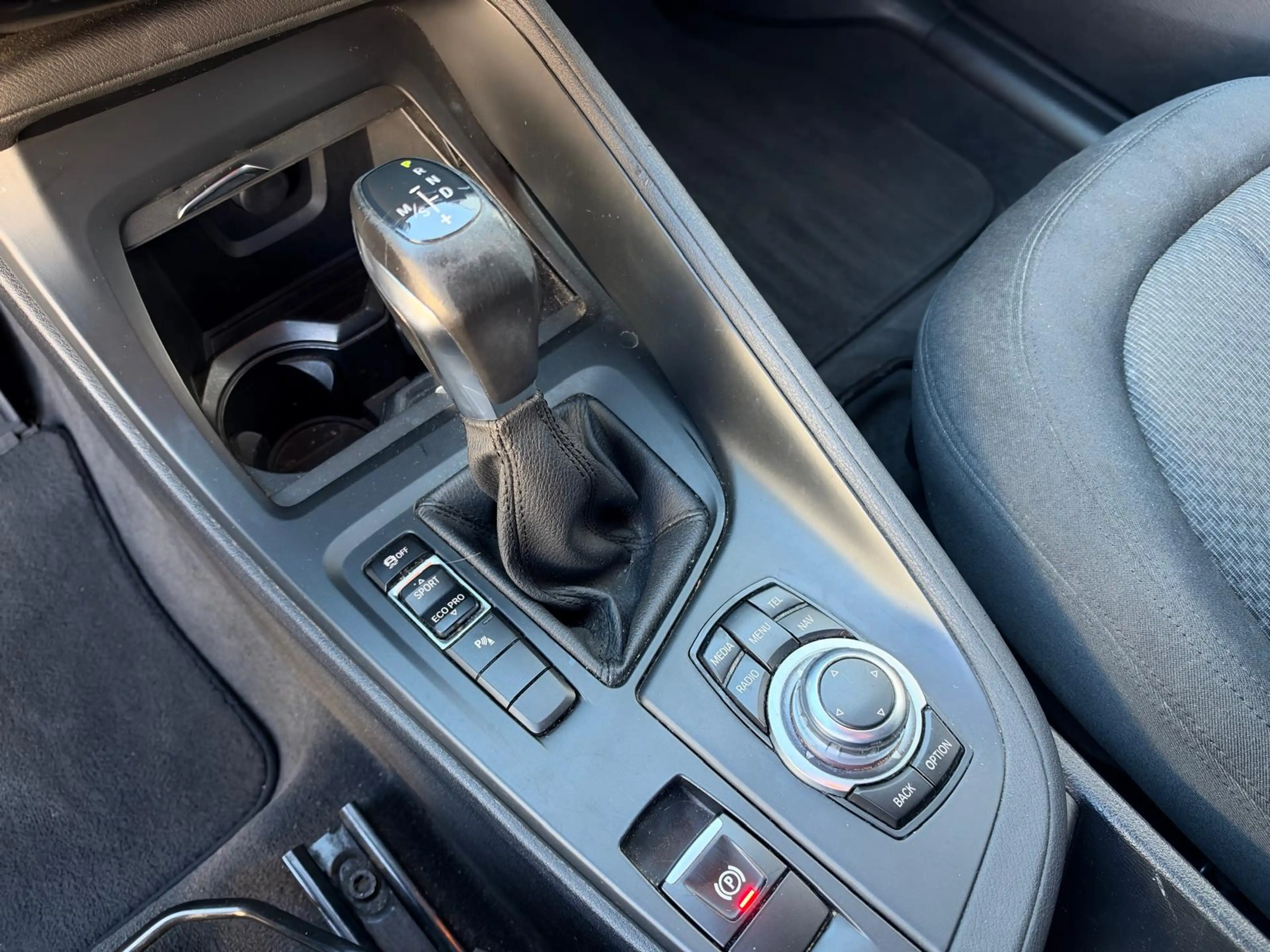 BMW X1 X1 2.0 dA sDrive18 - modelreeks 2015 - automaat — photo 13