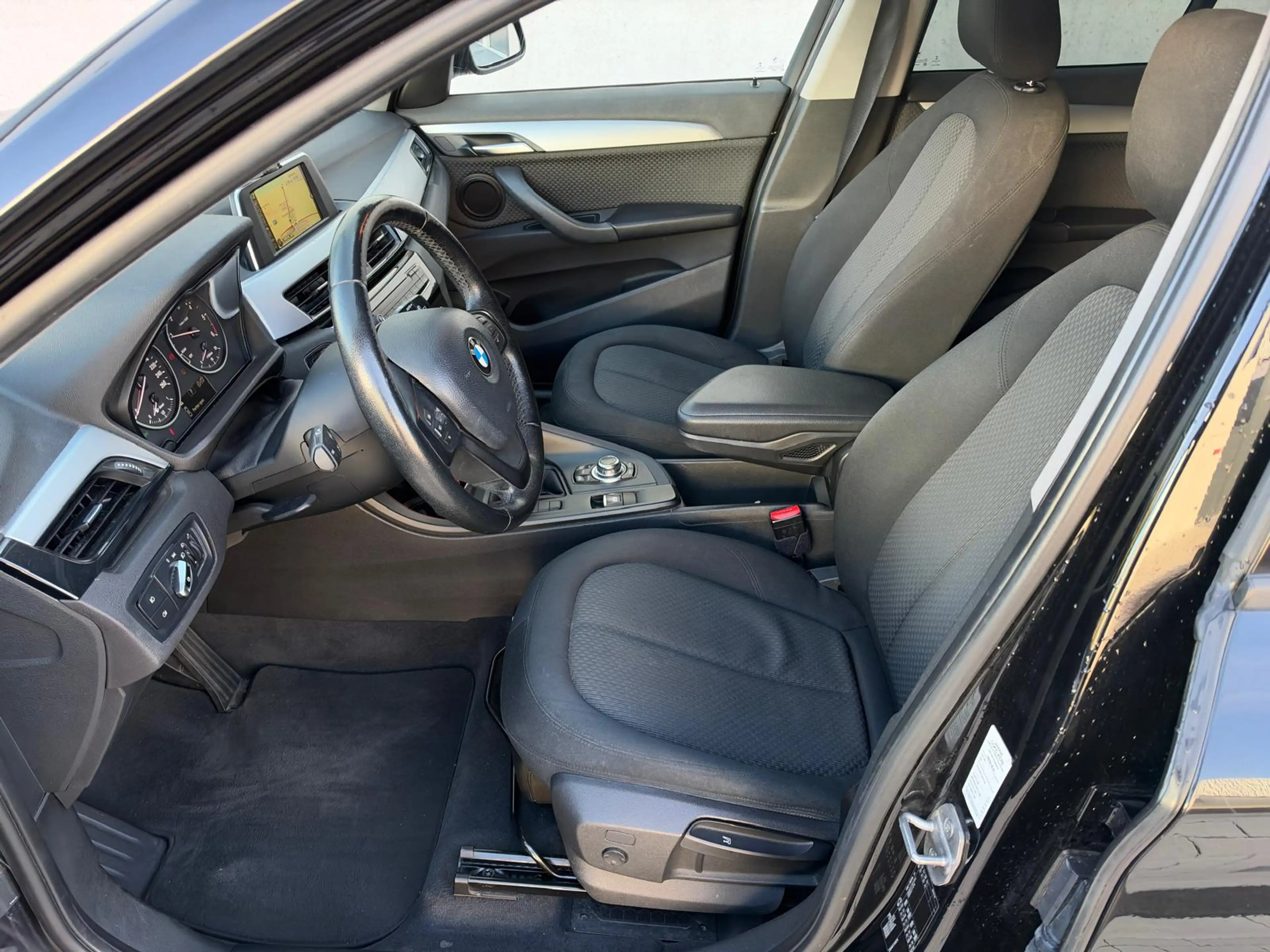 BMW X1 X1 2.0 dA sDrive18 - modelreeks 2015 - automaat — photo 7