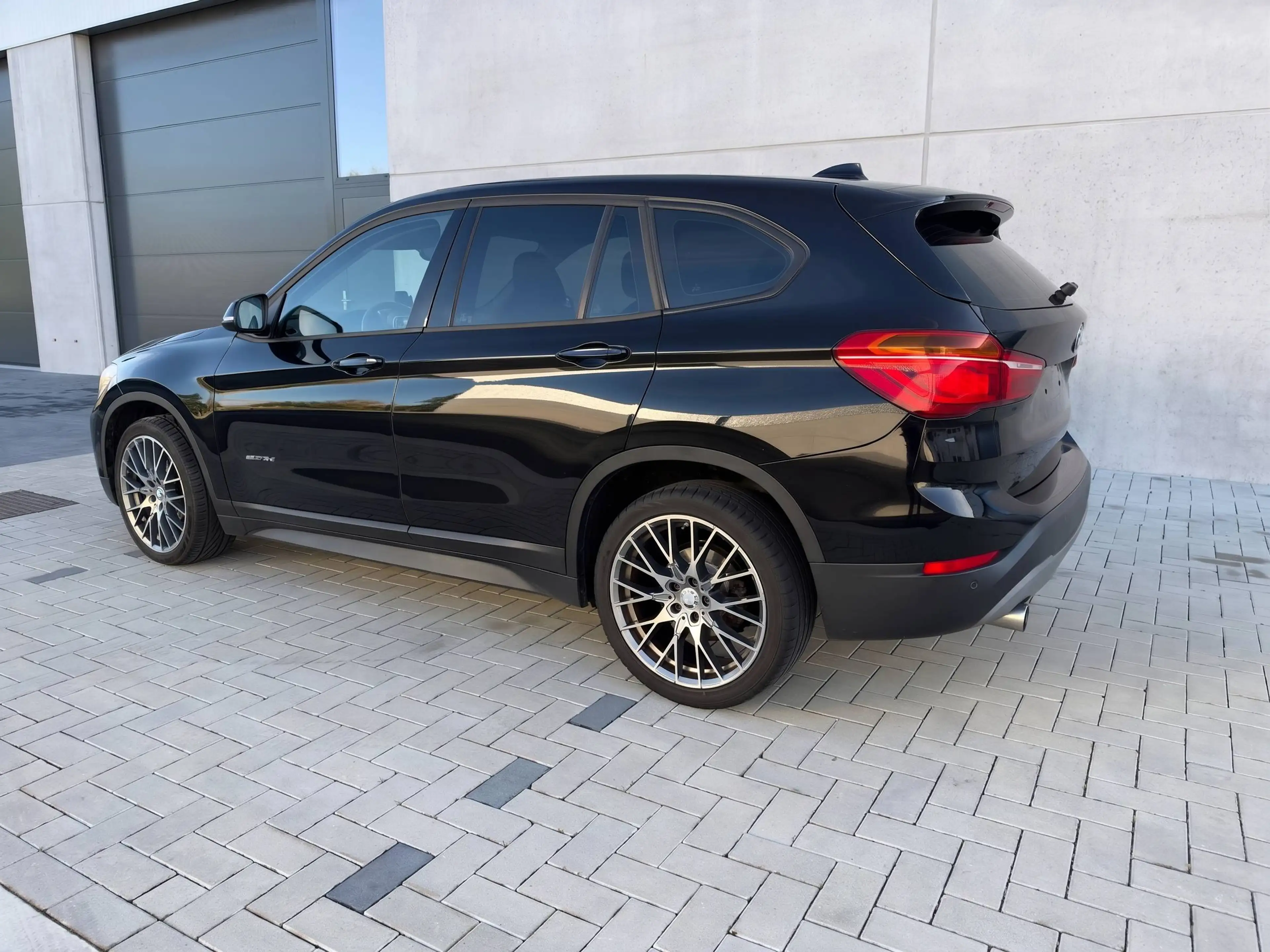 BMW X1 X1 2.0 dA sDrive18 - modelreeks 2015 - automaat — photo 4