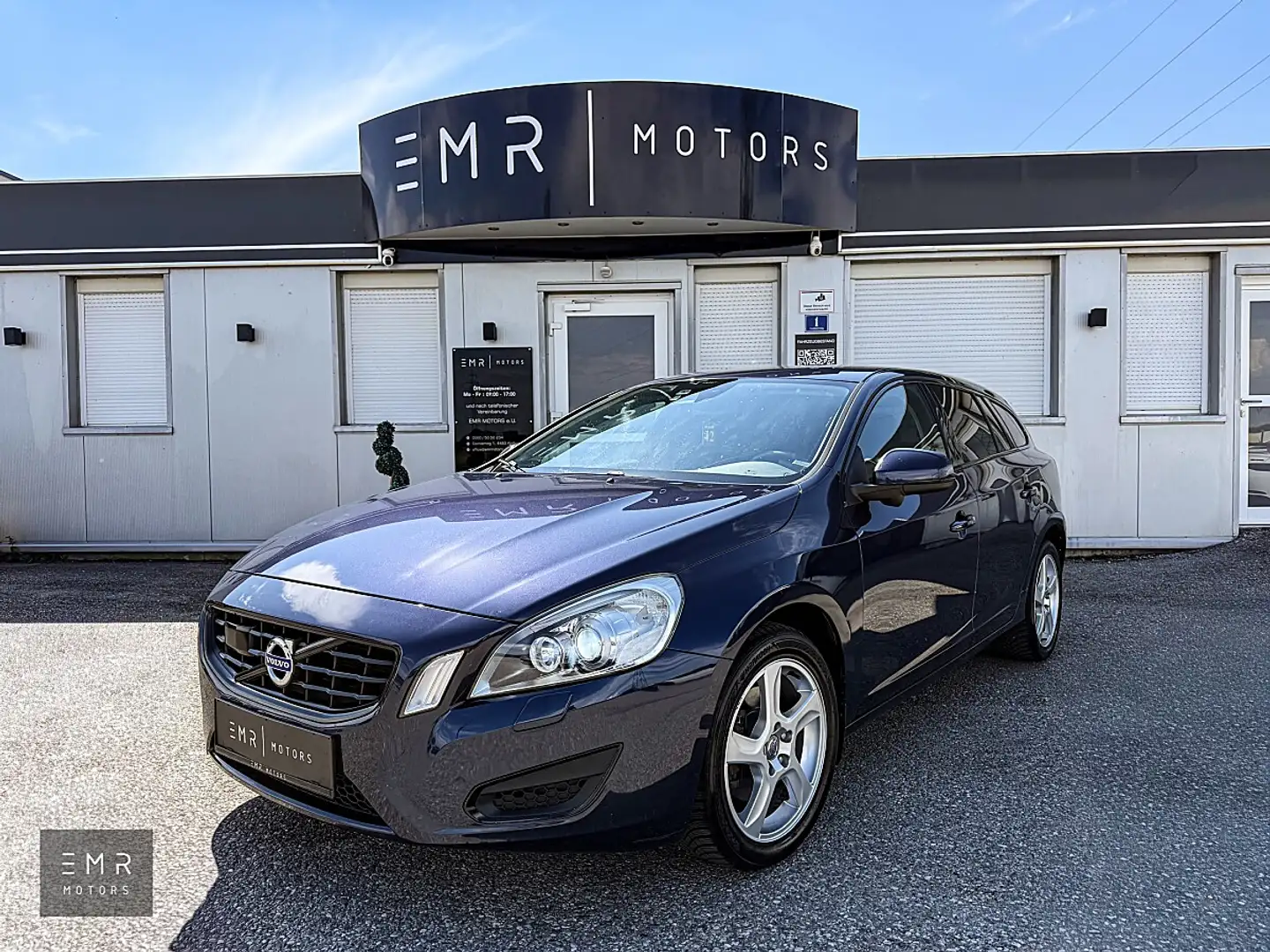 Volvo V60 T4 Momentum Aut. ABSTANDSTEMPOMAT, BI-XENON, AL... Blau - 1