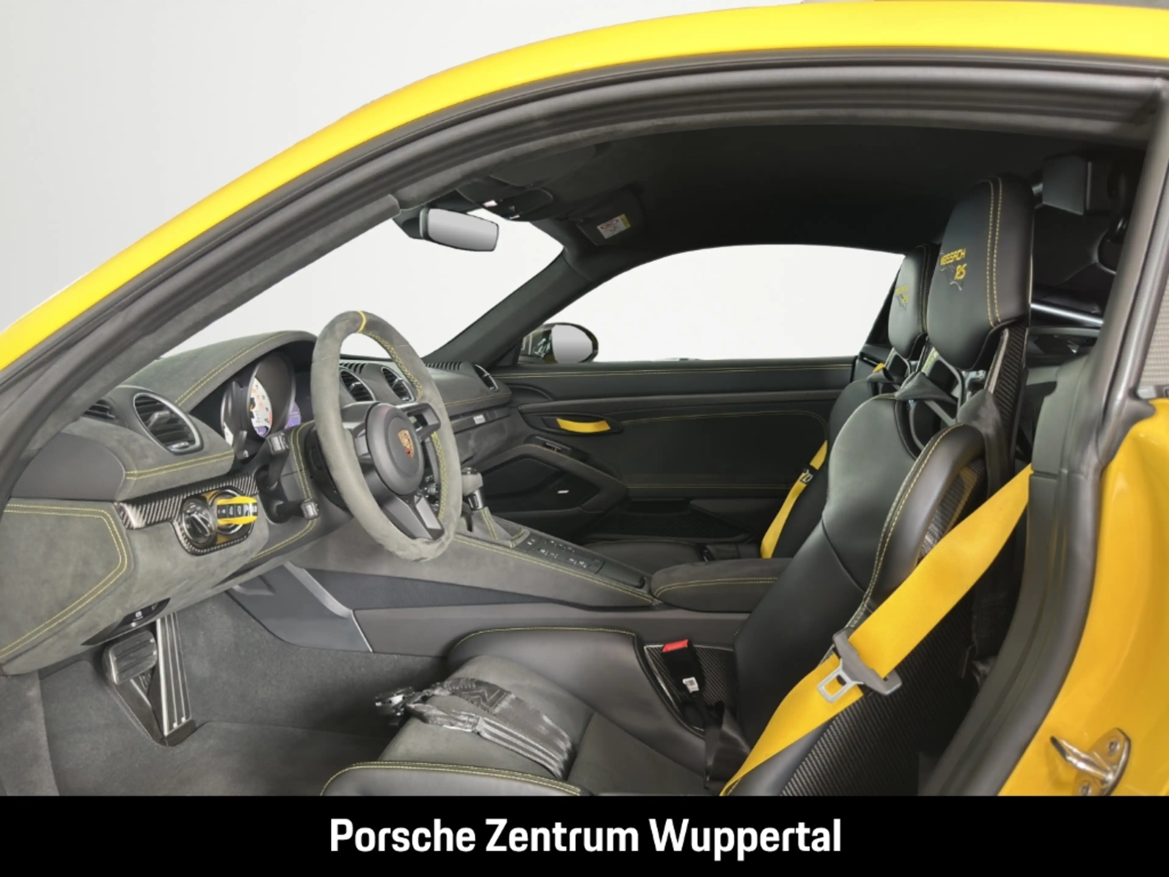 Porsche Cayman 718 GT4 RS — photo 13